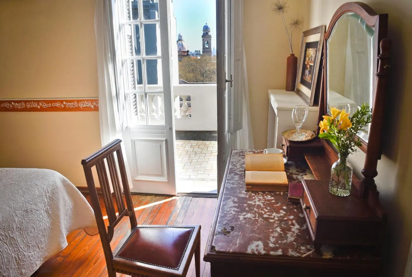 Photo of the whole room in Hotel Palacio