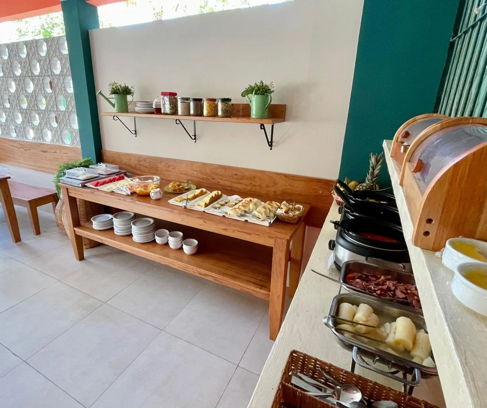 Buffet breakfast in Chalés Praias do Sul