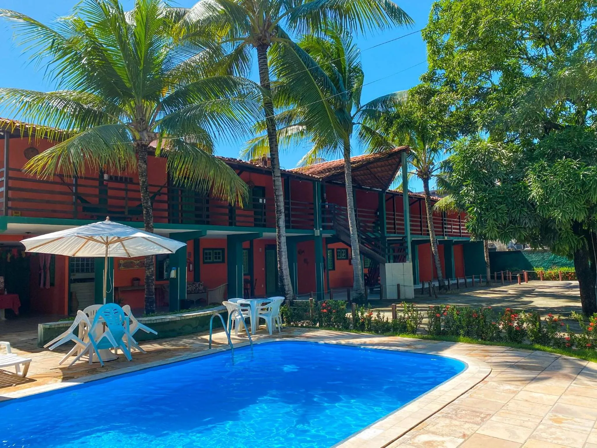 Swimming pool in Chalés Praias do Sul