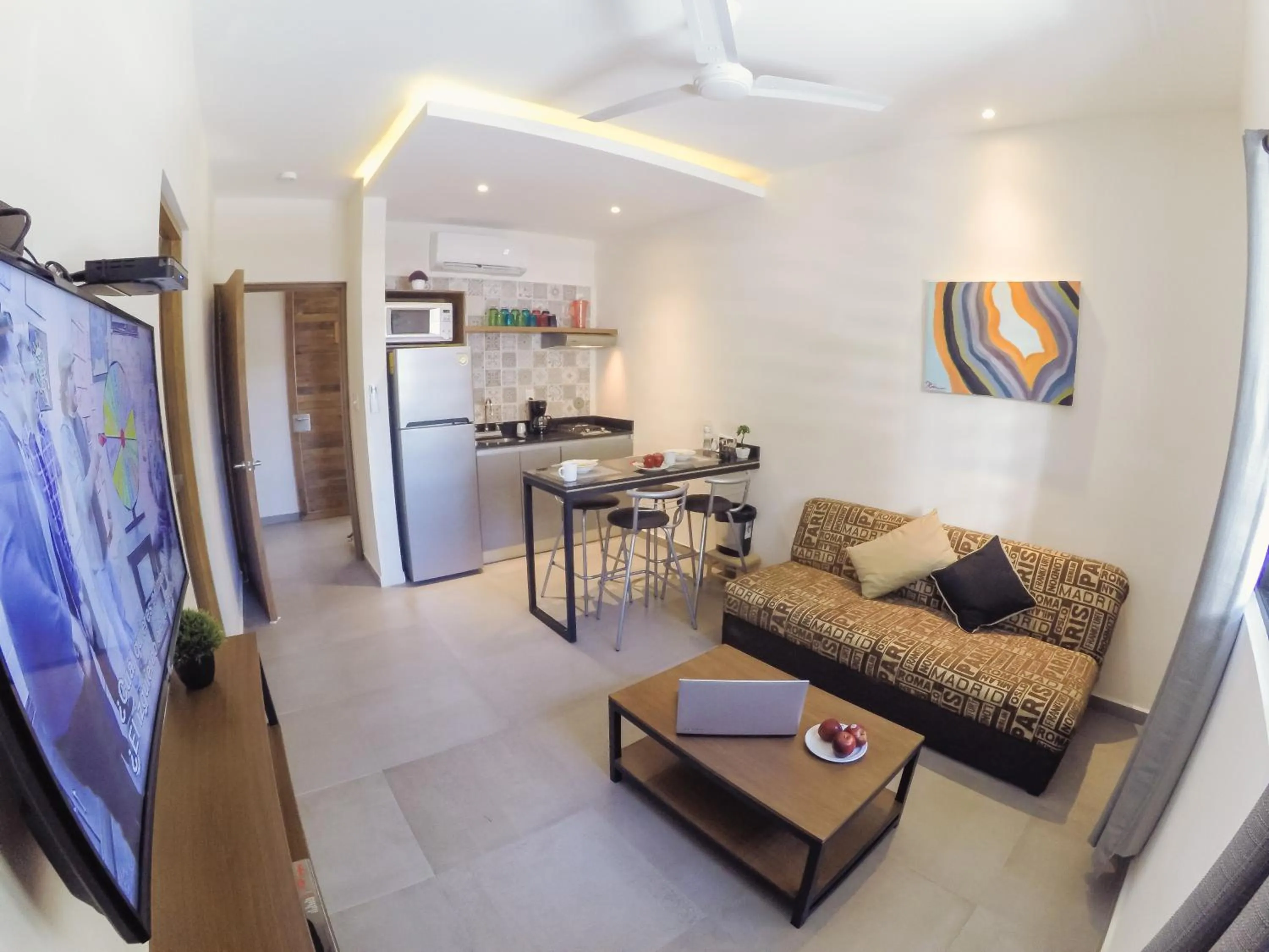 TV and multimedia in Viento Suites Cancún