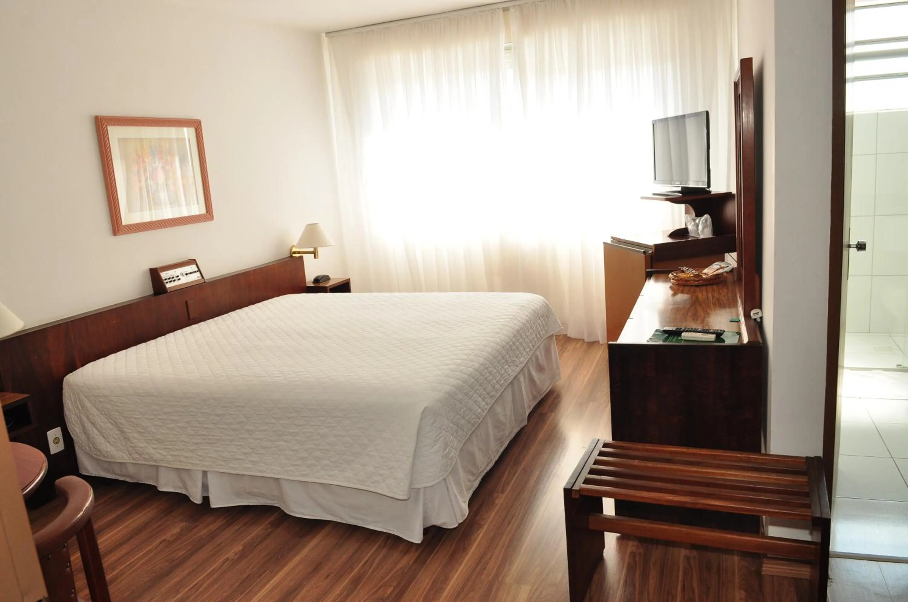 Photo of the whole room, Bed in Canoas Parque Hotel
