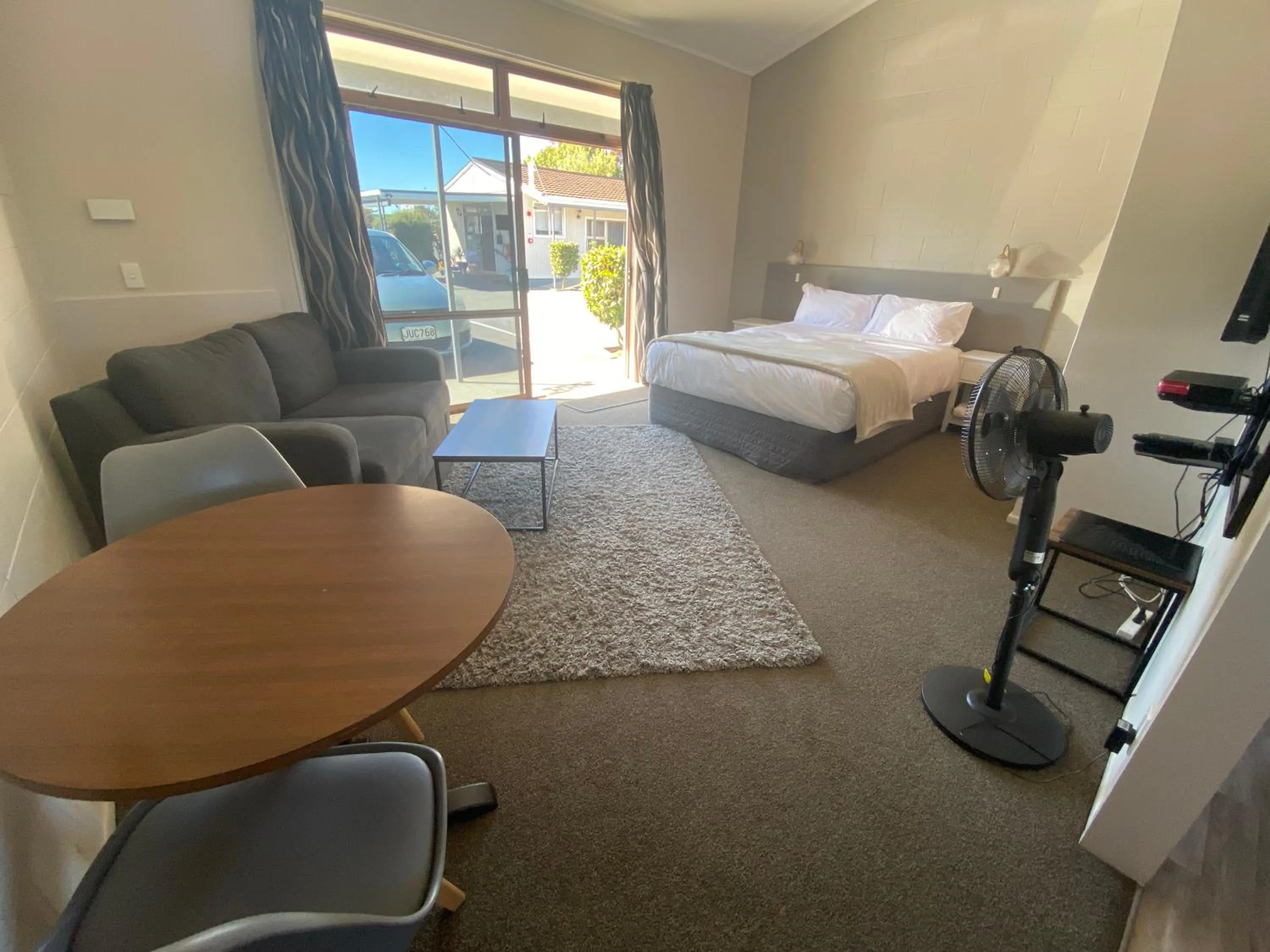 Bed in Acorn Estate Motel