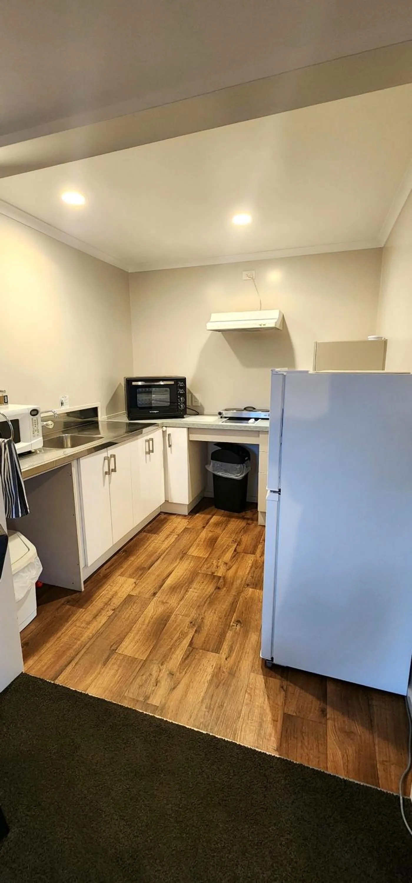 Kitchen or kitchenette in Acorn Estate Motel