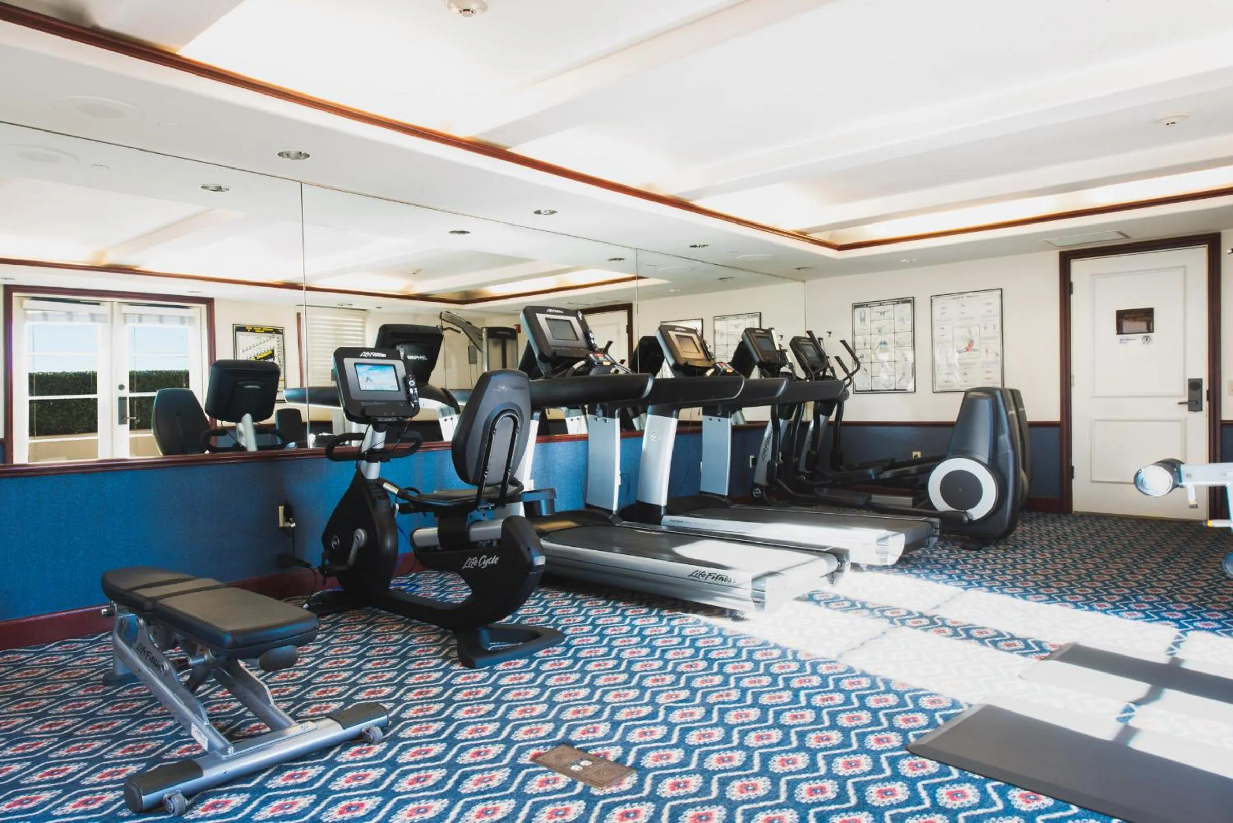 Fitness centre/facilities in Harbor View Inn
