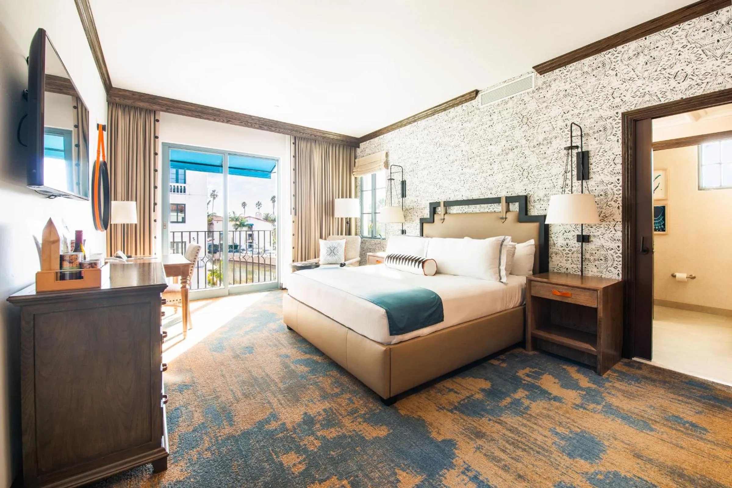 Photo of the whole room, Bed in Harbor View Inn