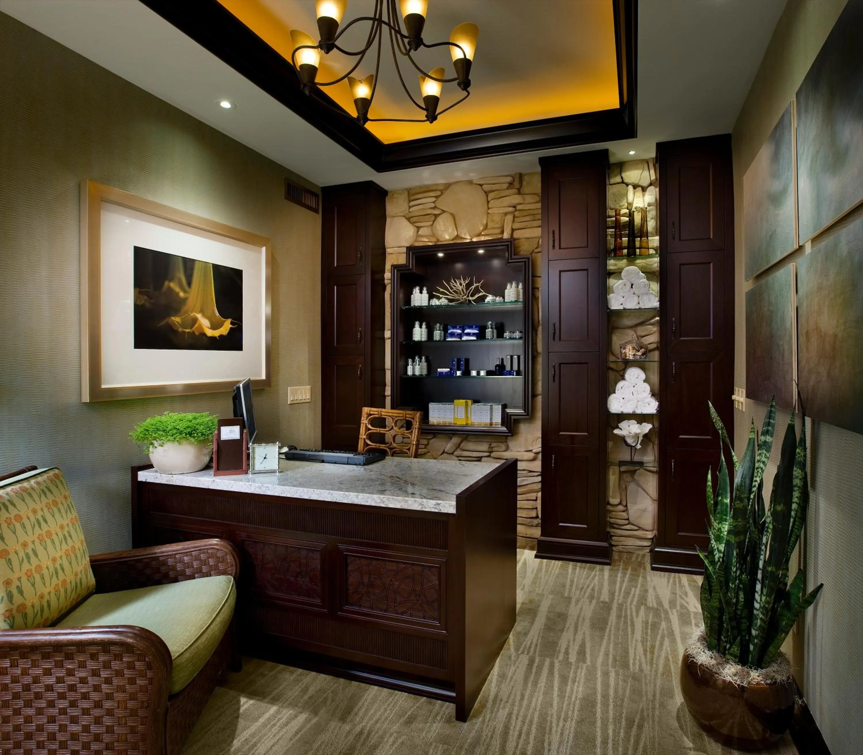 Decorative detail in Harbor View Inn