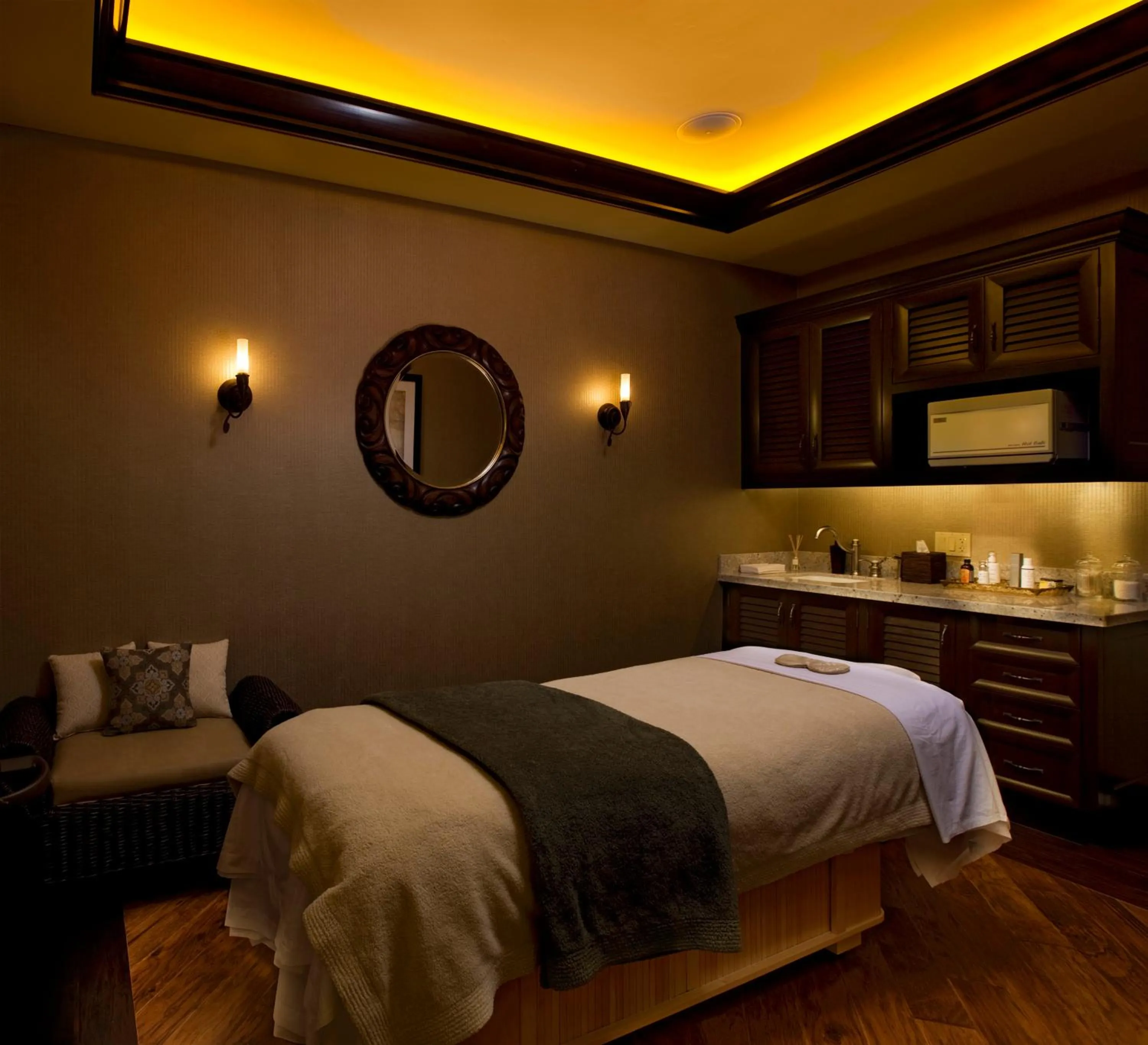 Bed in Harbor View Inn