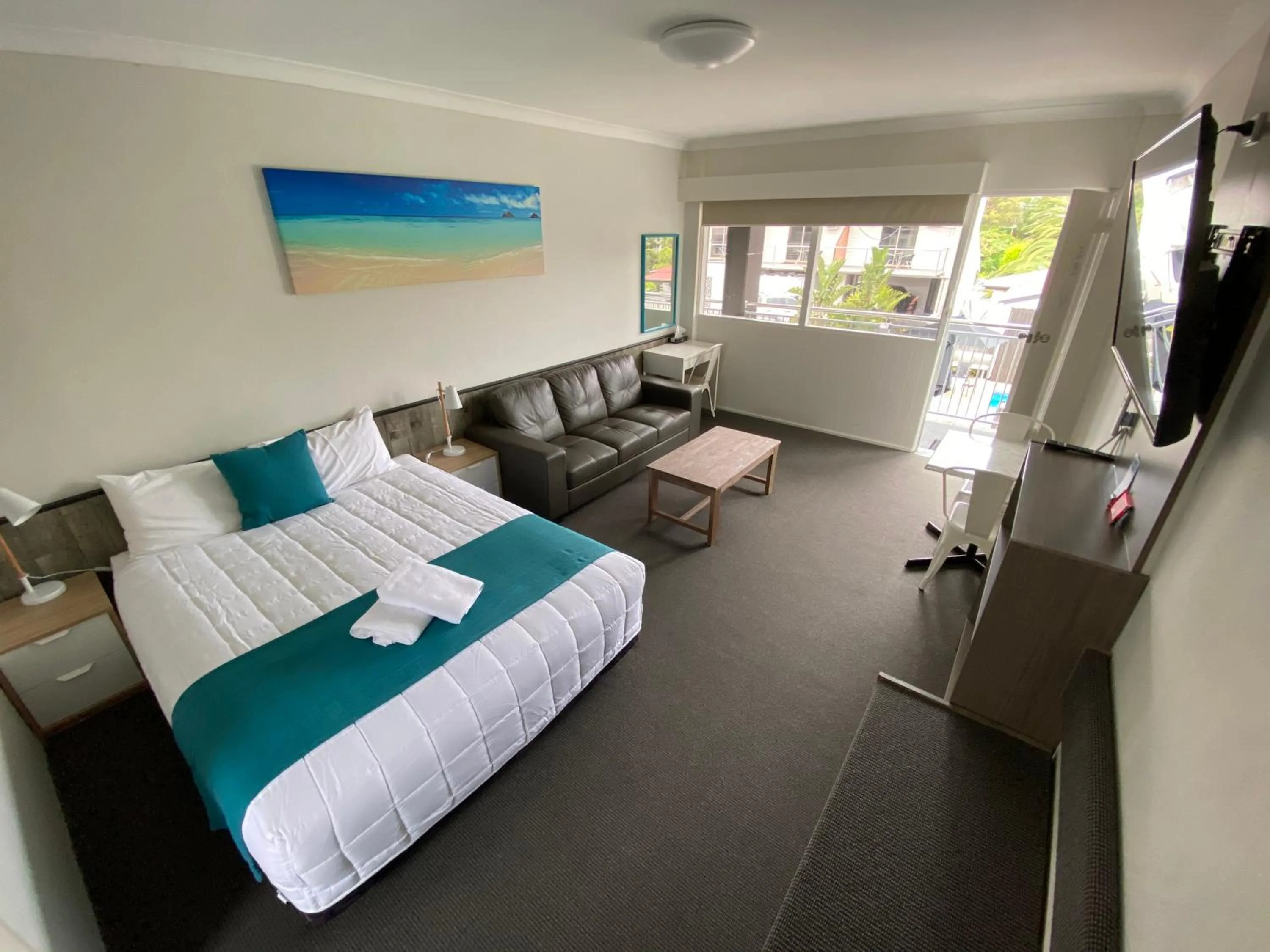 Bed in Top of the Town Motor Inn