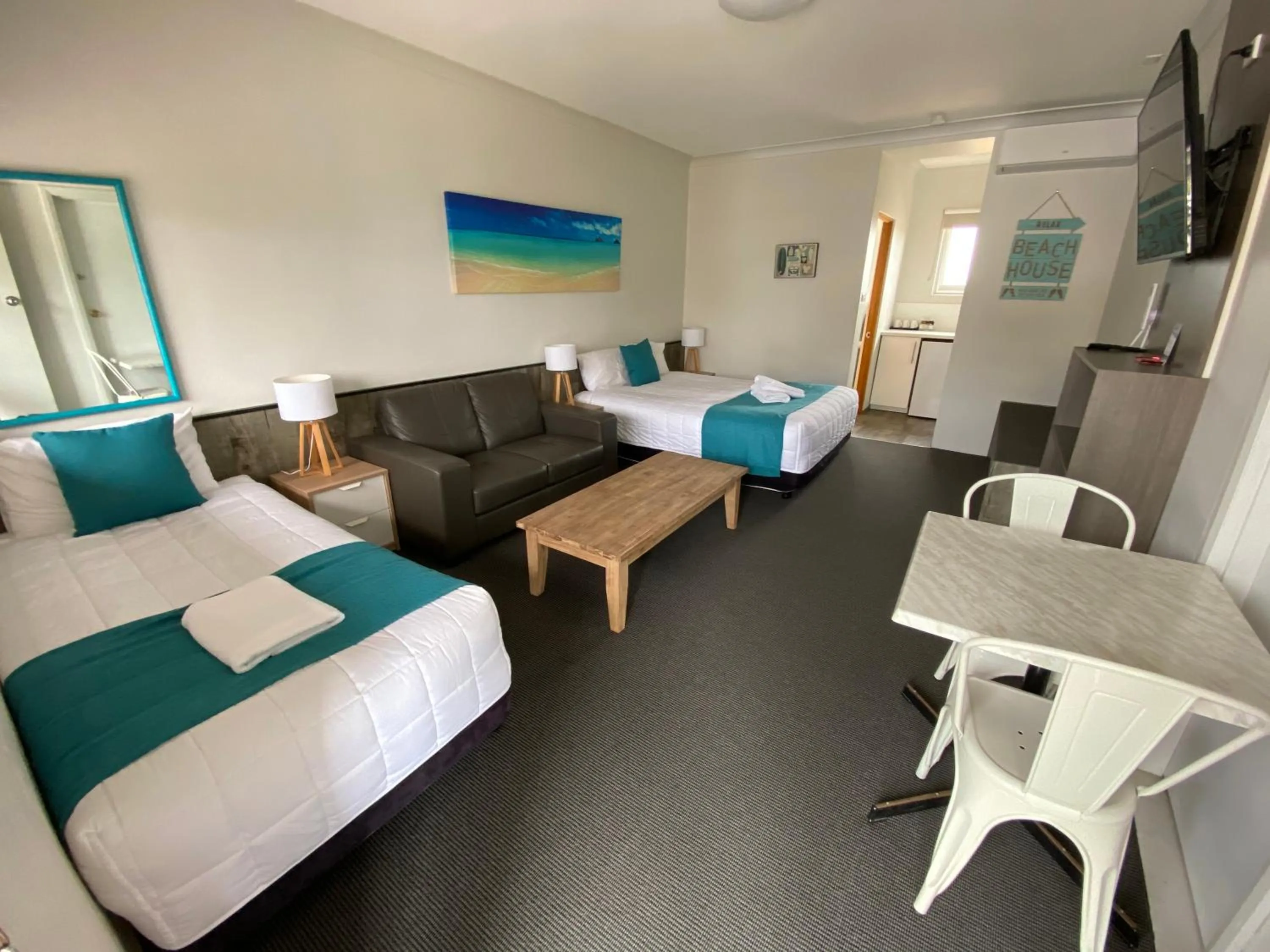 Bed in Top of the Town Motor Inn