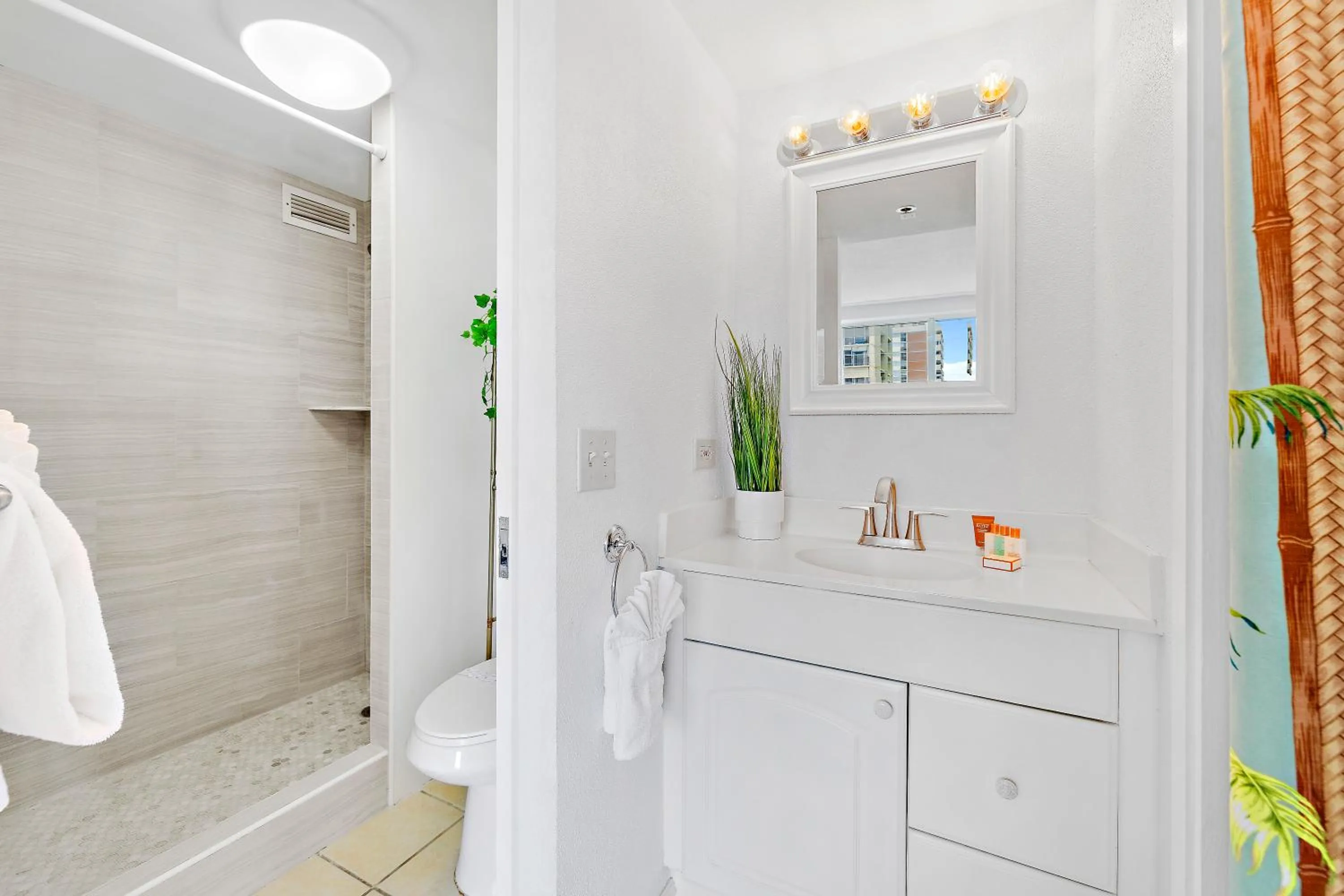 Bathroom in Beautiful Studio in the Heart of Vibrant Waikiki