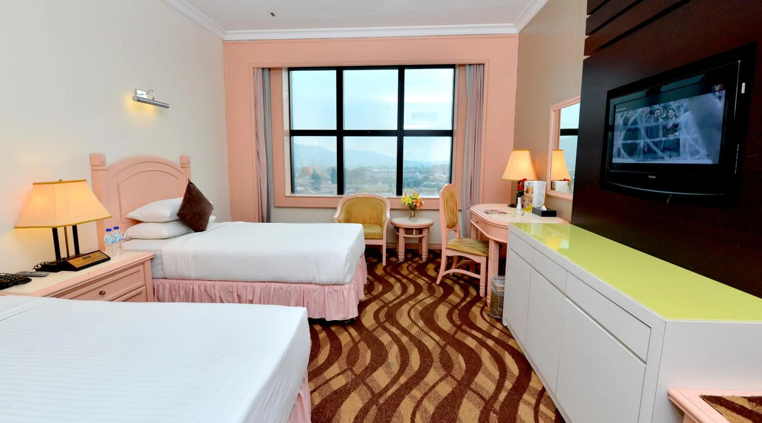 Bed in Emerald Puteri Hotel