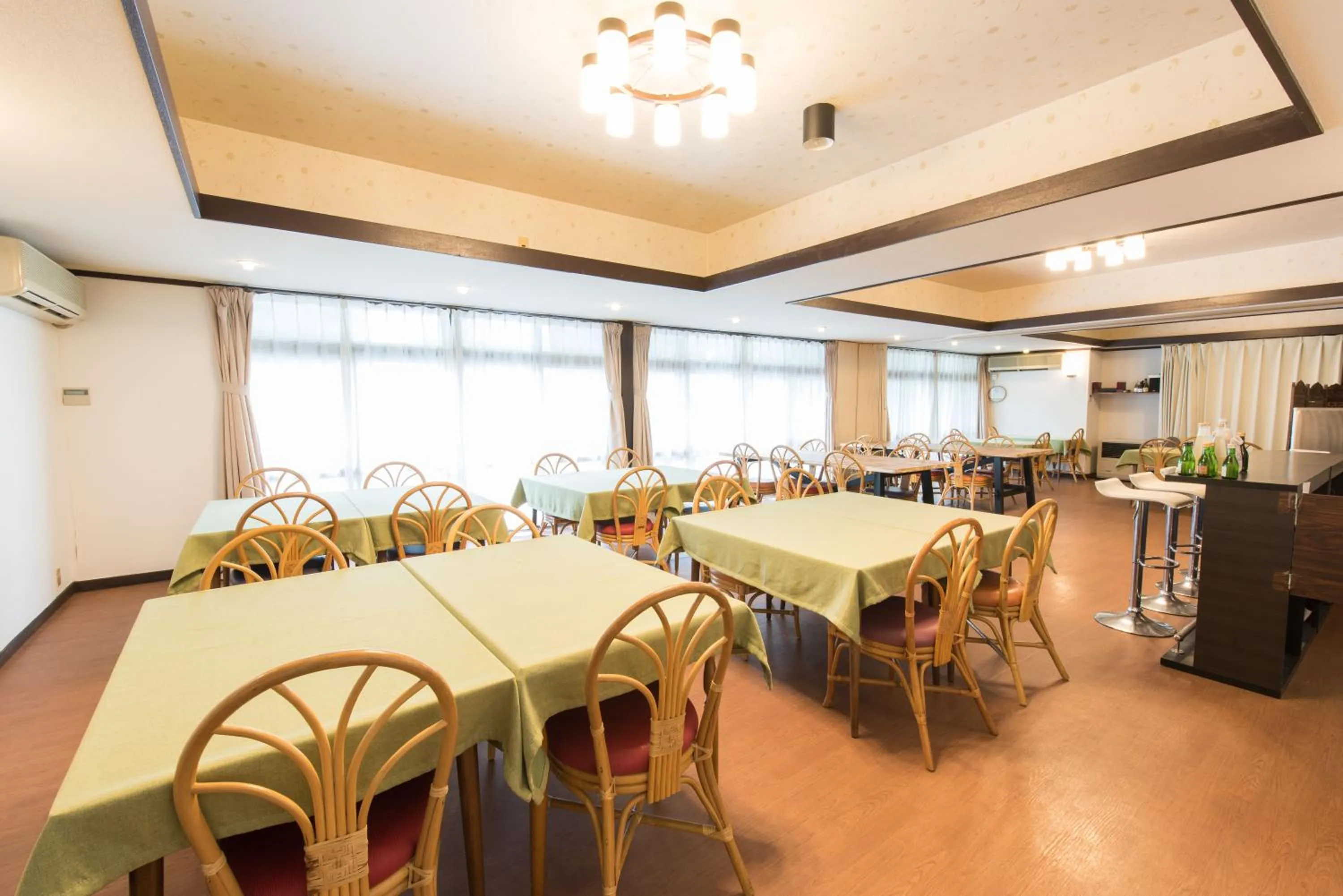 Restaurant/Places to Eat in Ikoisanso