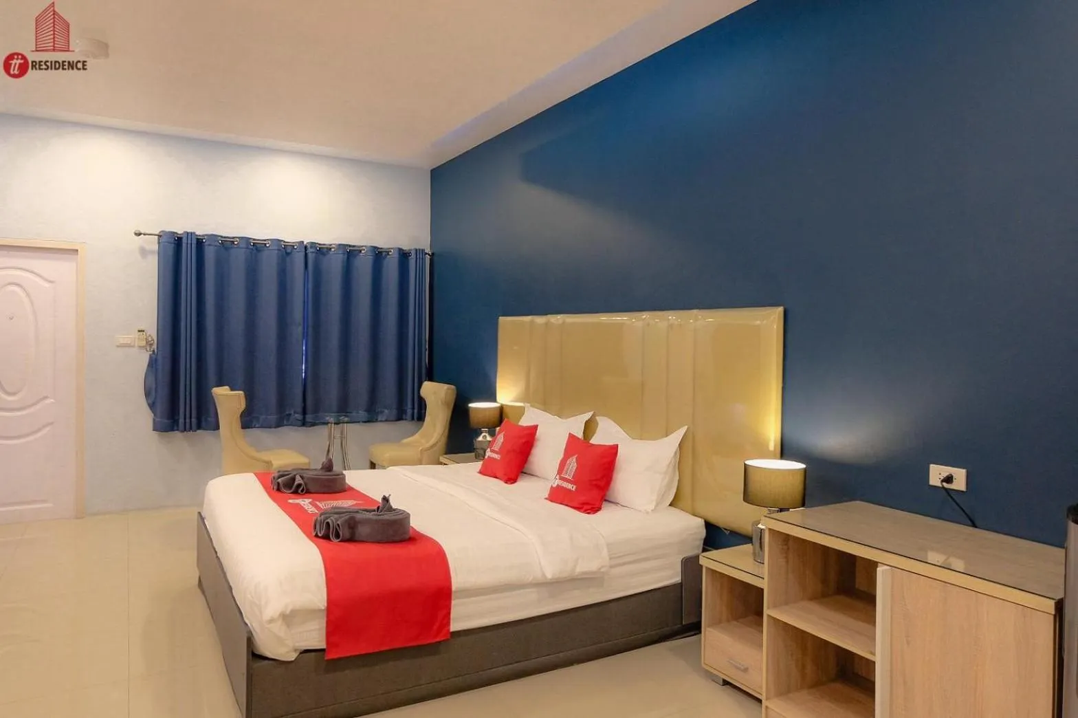 Property building, Bed in tt Residence