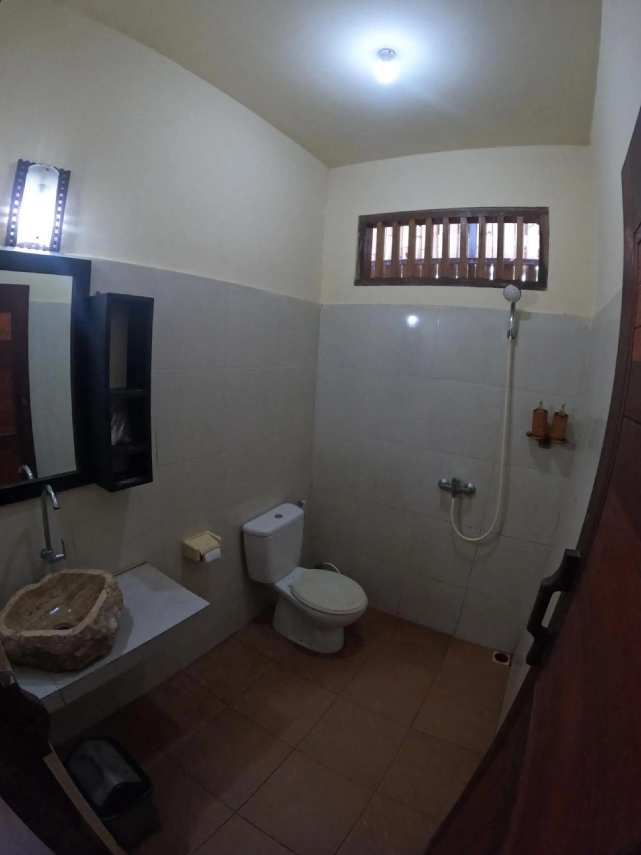 Shower in Balenta Bungalow Gili Trawangan