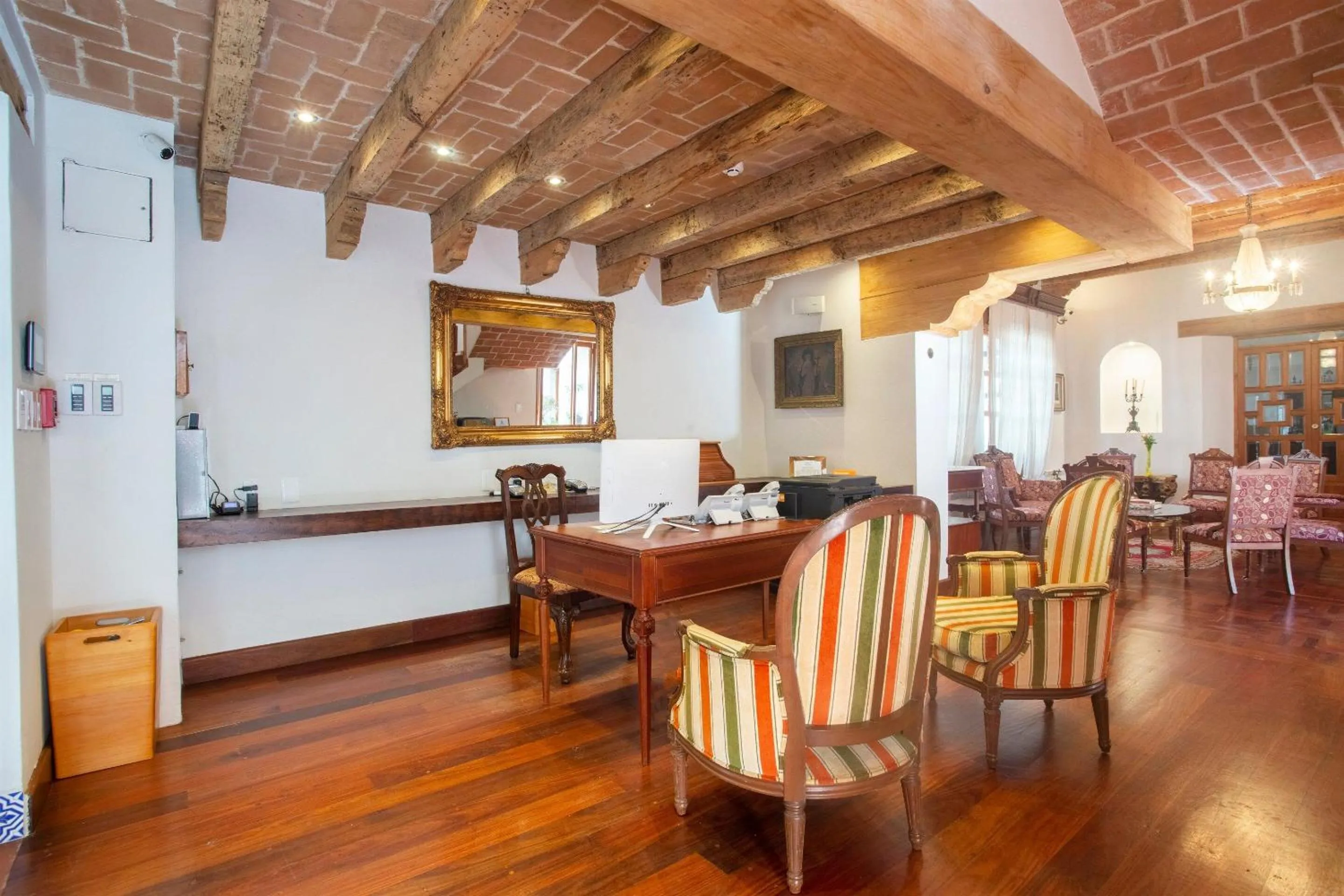 Lobby or reception in Hotel Casa de Familia de San Cristobal