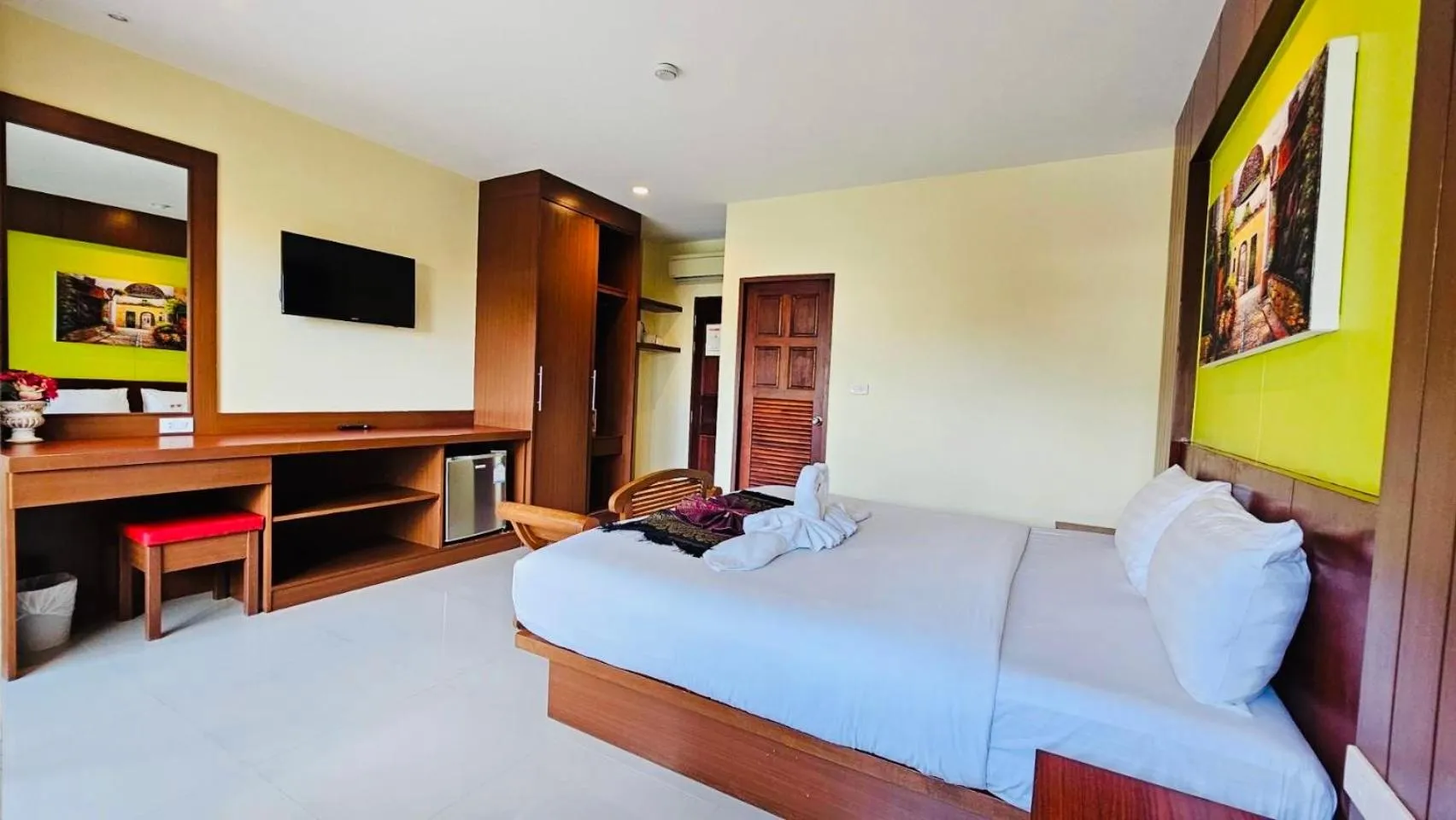 Bed in Baan Sudarat Hotel