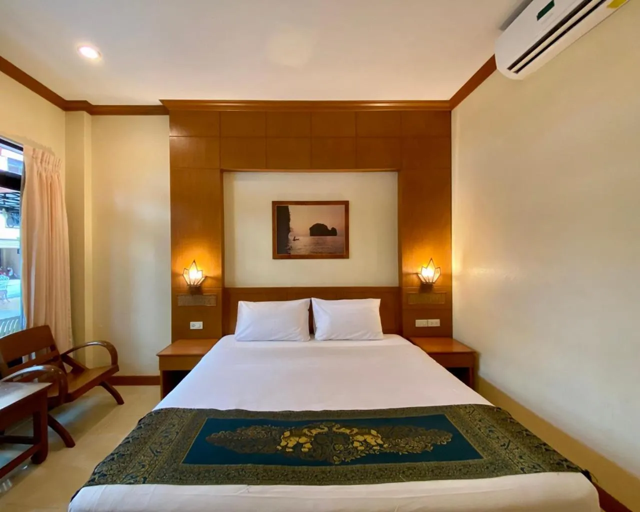 Bedroom, Bed in Baan Sudarat Hotel