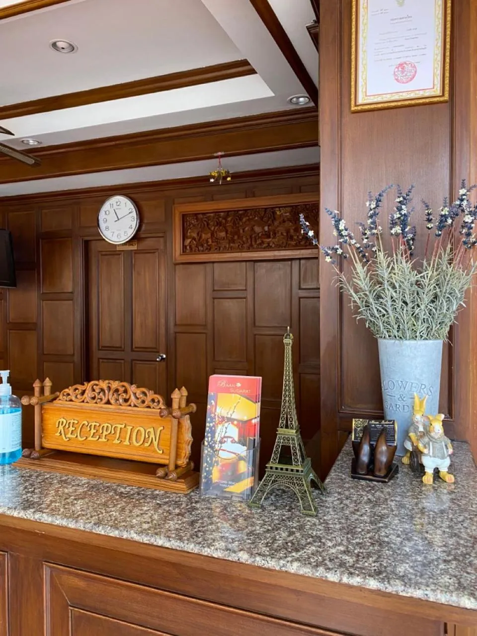 Lobby or reception in Baan Sudarat Hotel