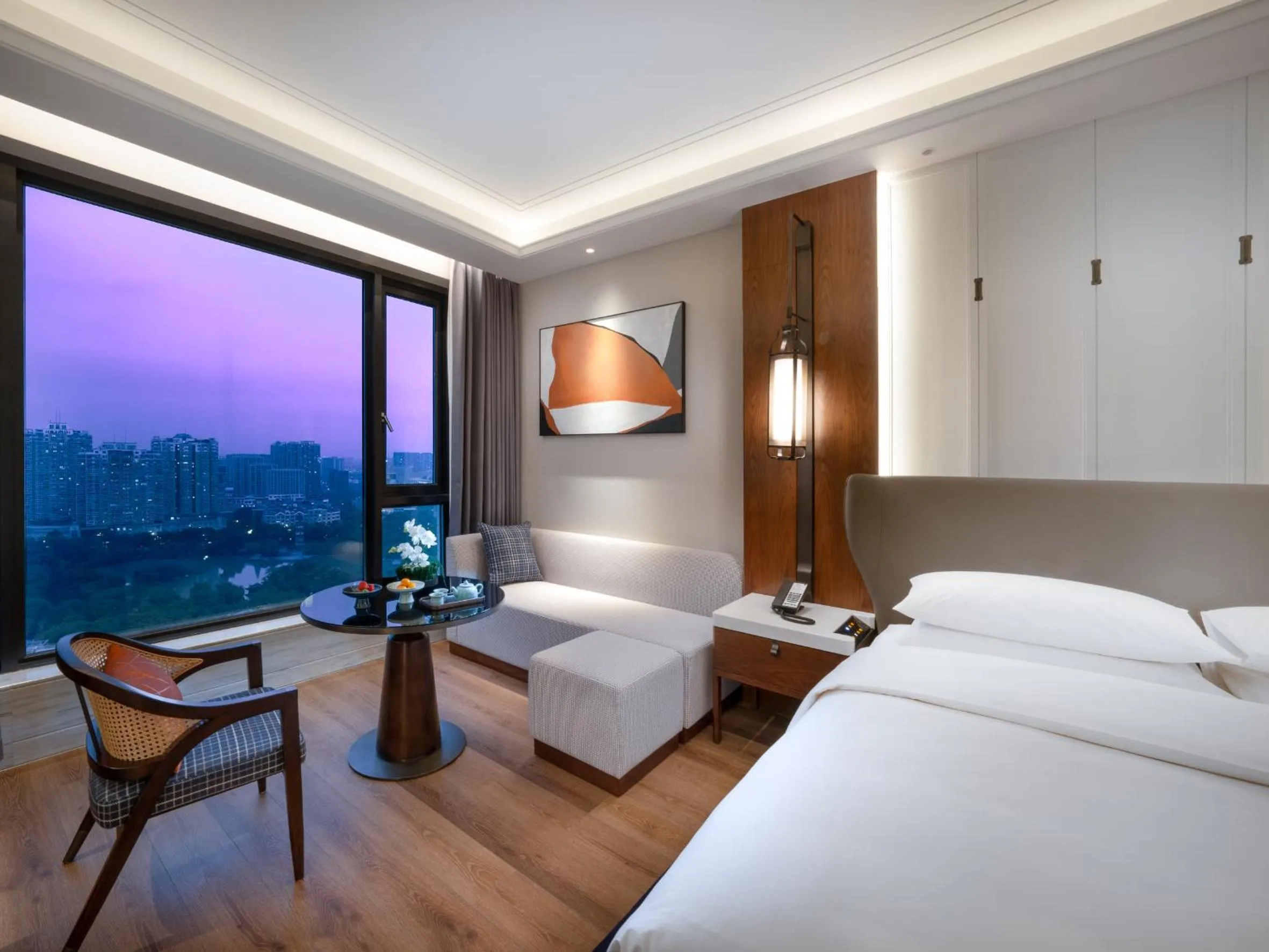 Bedroom, Bed in Kingdom Hotel