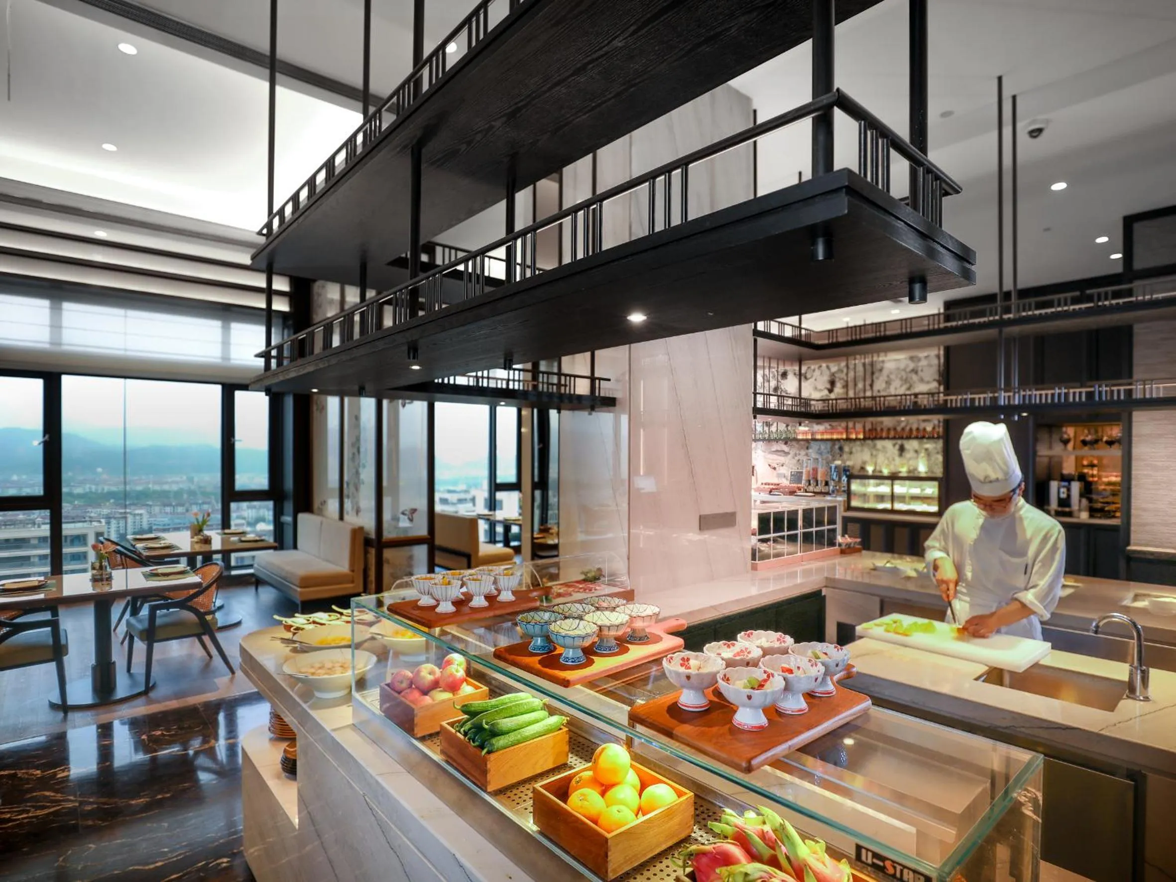 Restaurant/places to eat in Kingdom Hotel