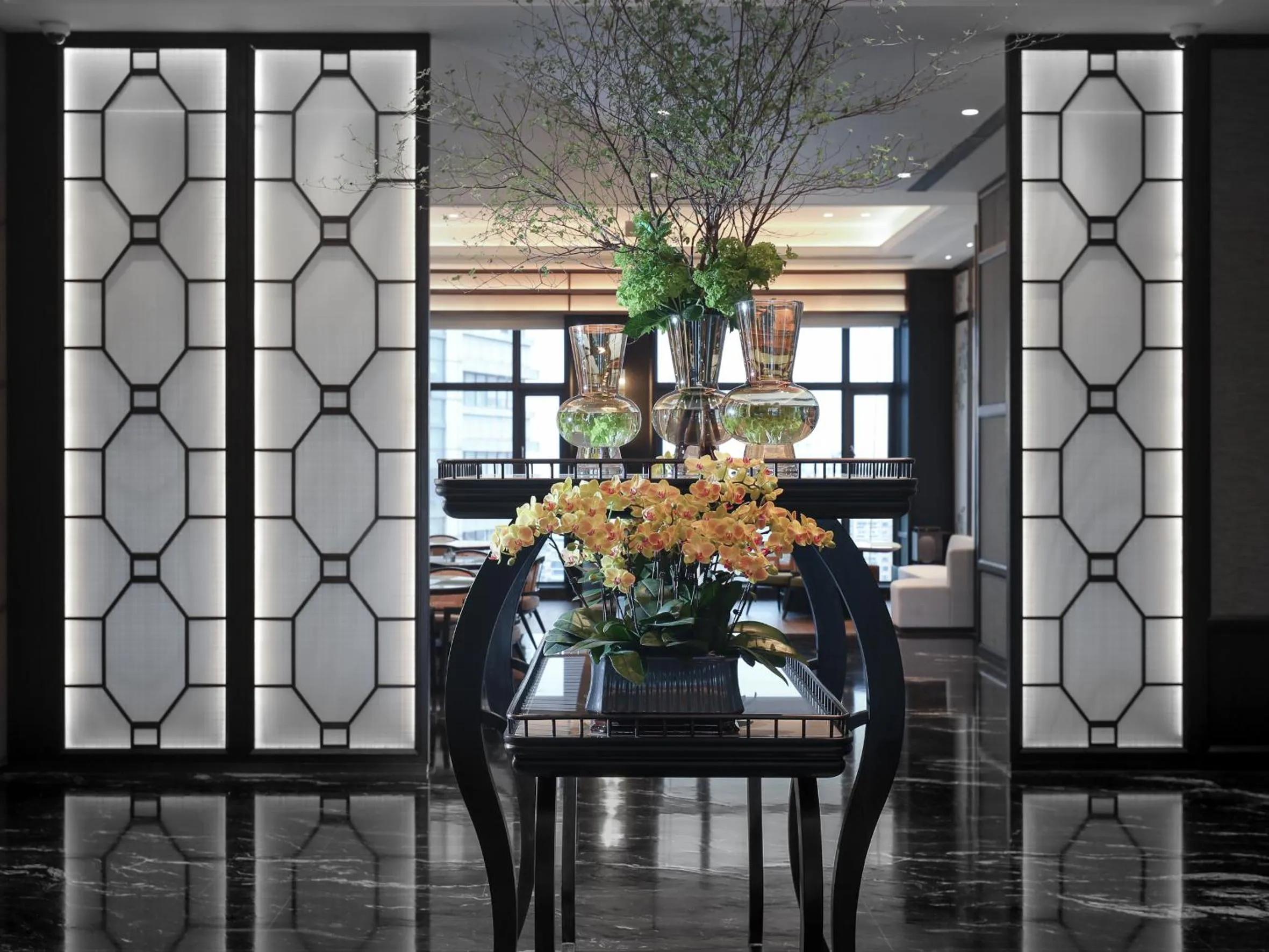 Restaurant/places to eat in Kingdom Hotel