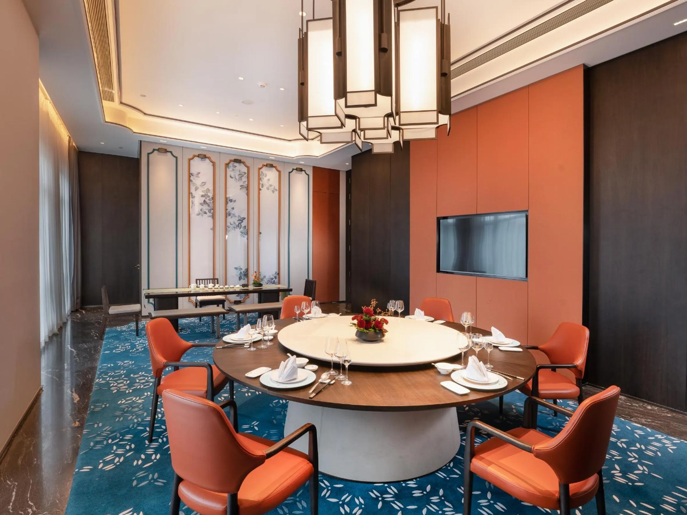 Restaurant/places to eat in Kingdom Hotel