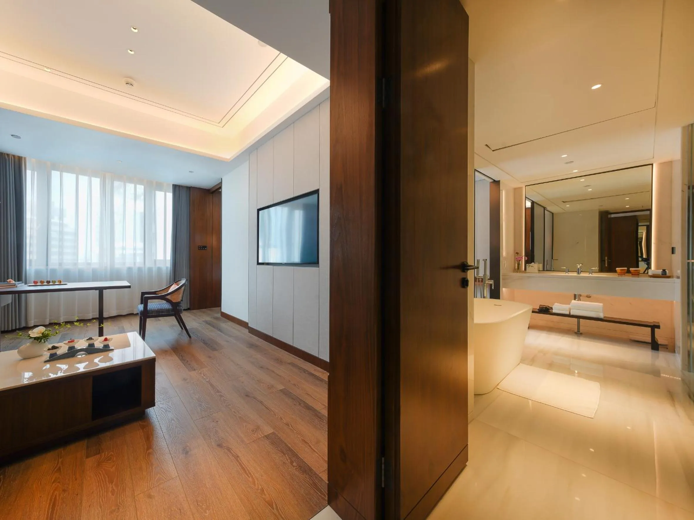 Bathroom, Bed in Kingdom Hotel