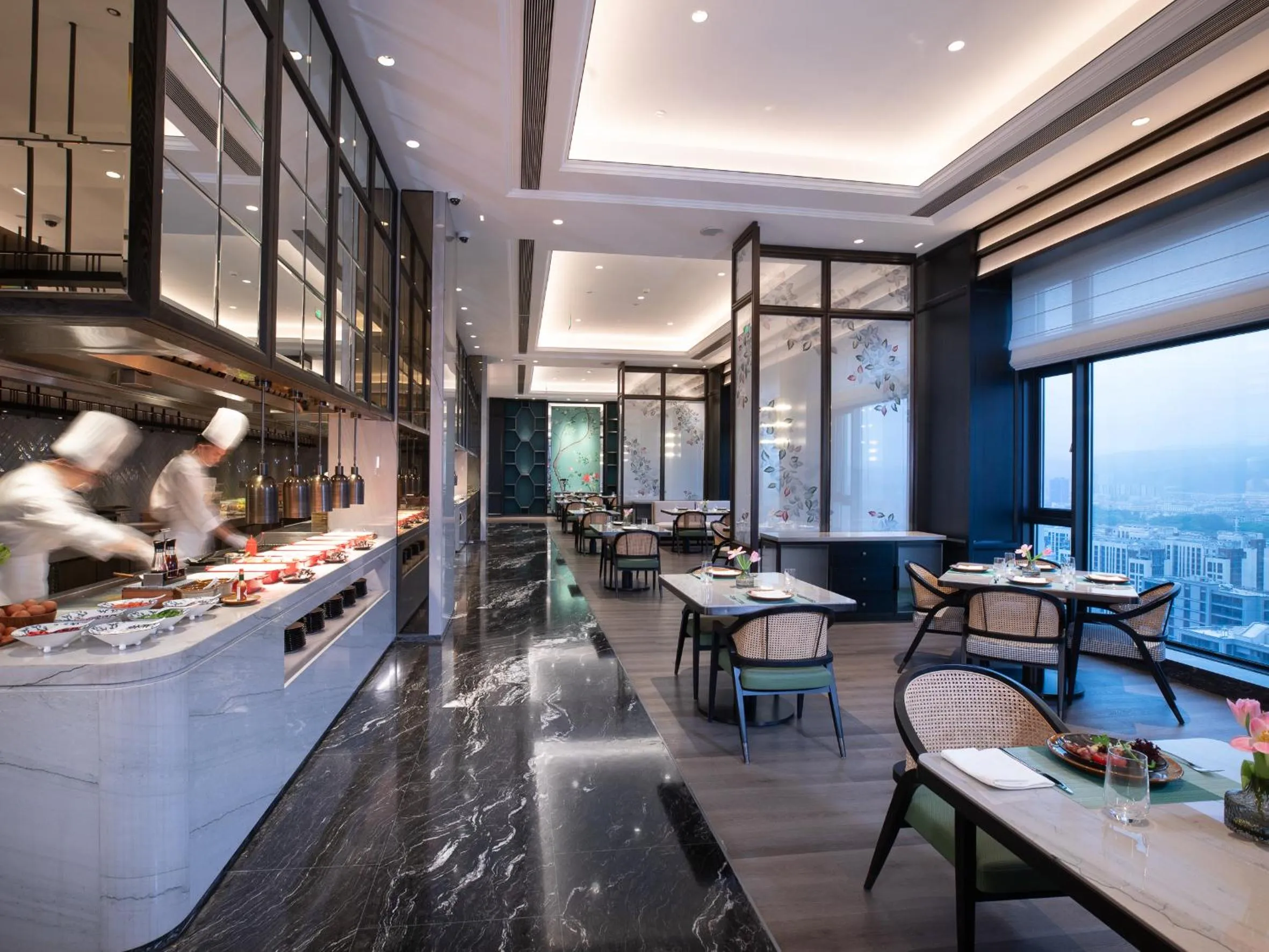 Restaurant/places to eat in Kingdom Hotel