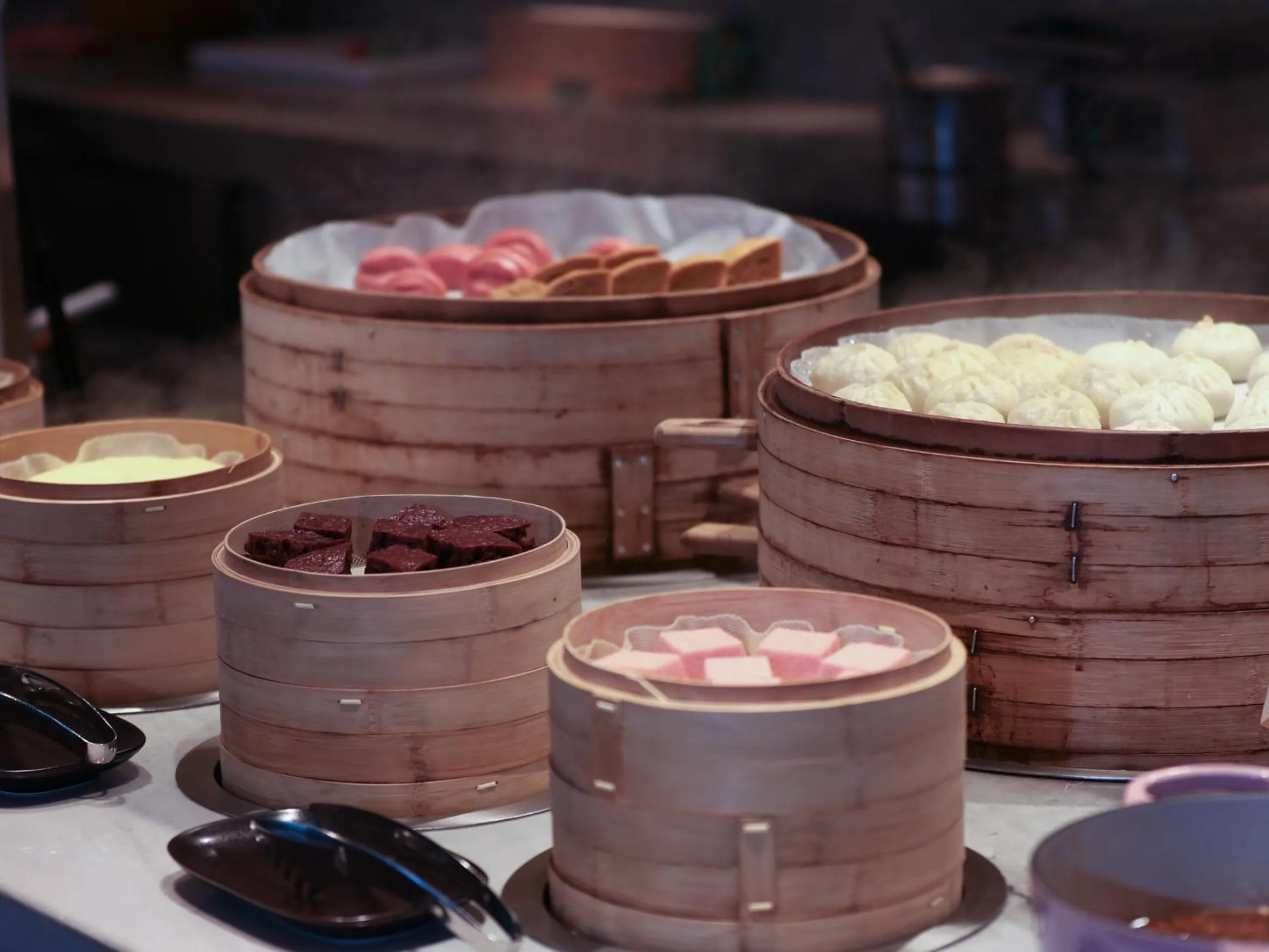 Restaurant/places to eat in Kingdom Hotel