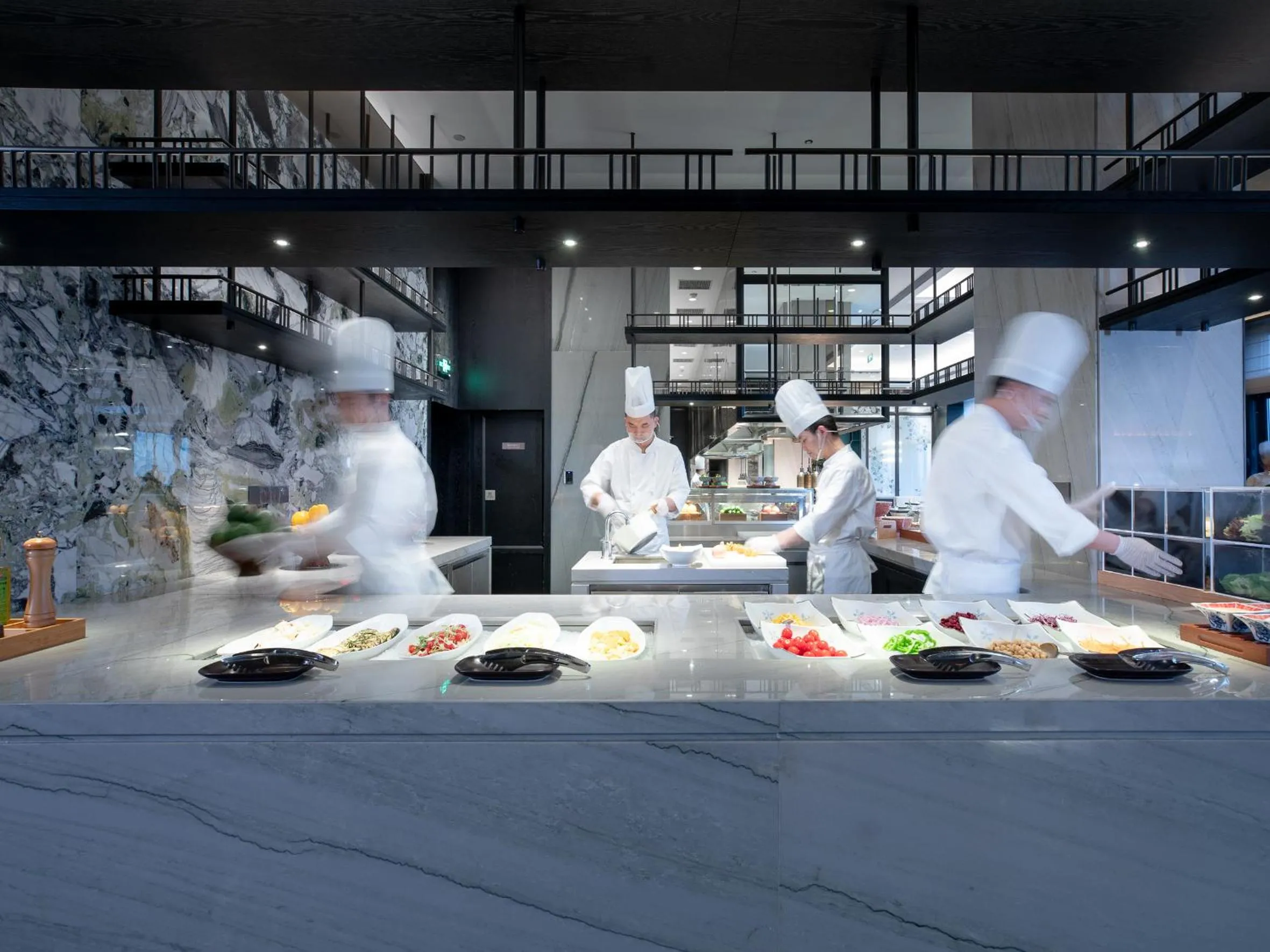 Restaurant/places to eat in Kingdom Hotel