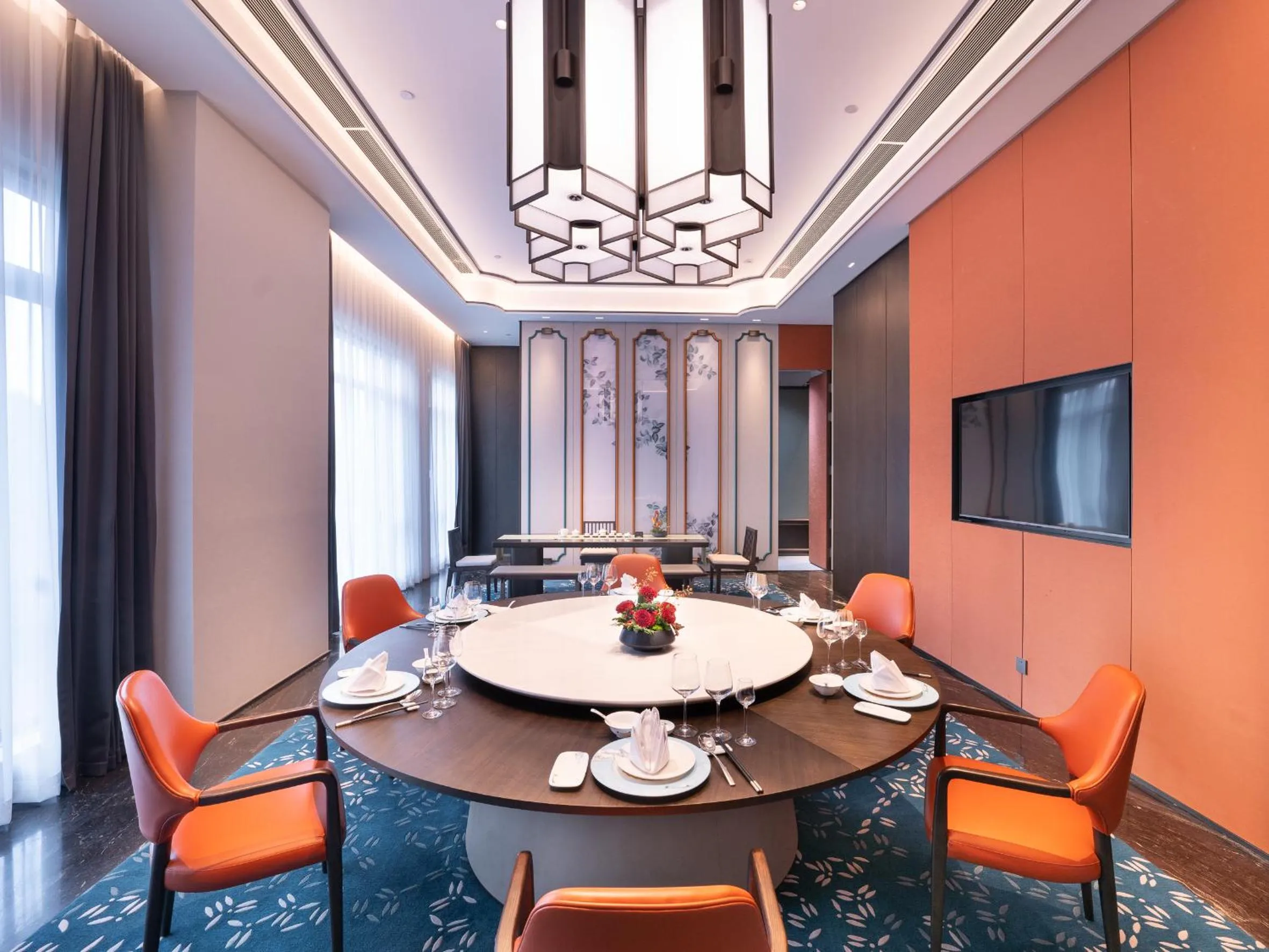 Restaurant/places to eat in Kingdom Hotel