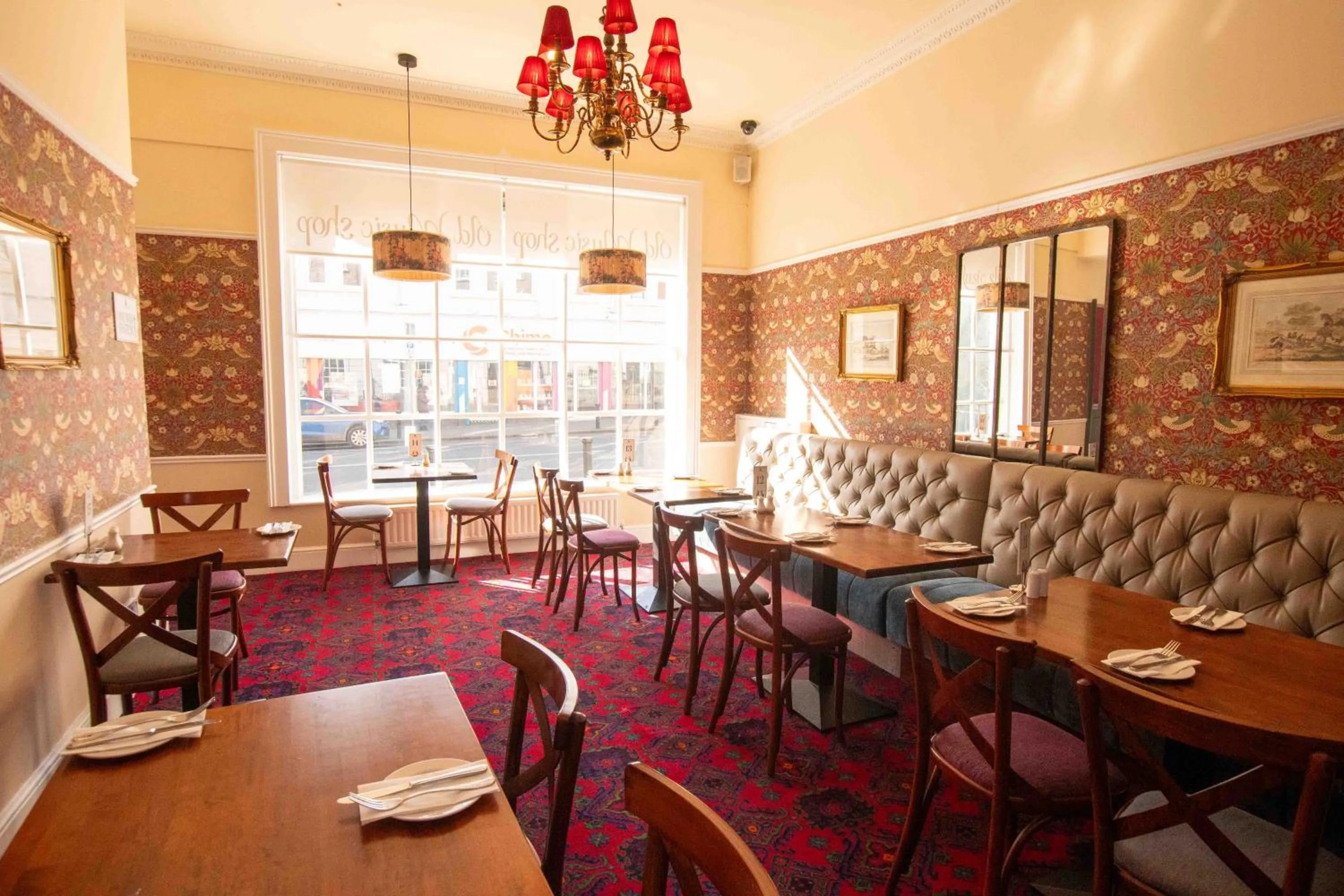 Restaurant/places to eat in Castle Hotel