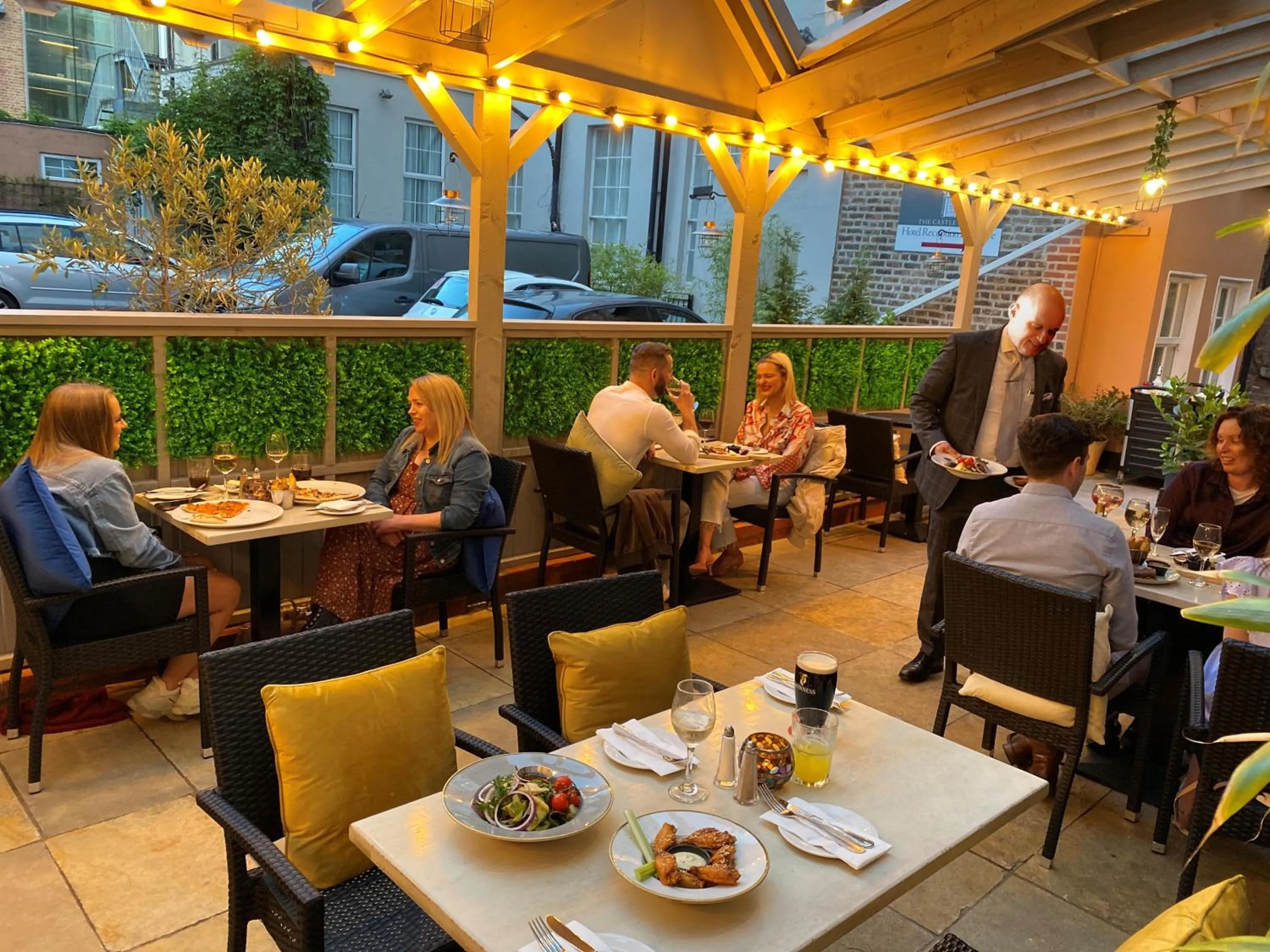 Restaurant/places to eat in Castle Hotel