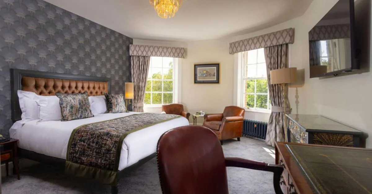 Bed in Stauntons on the Green Hotel