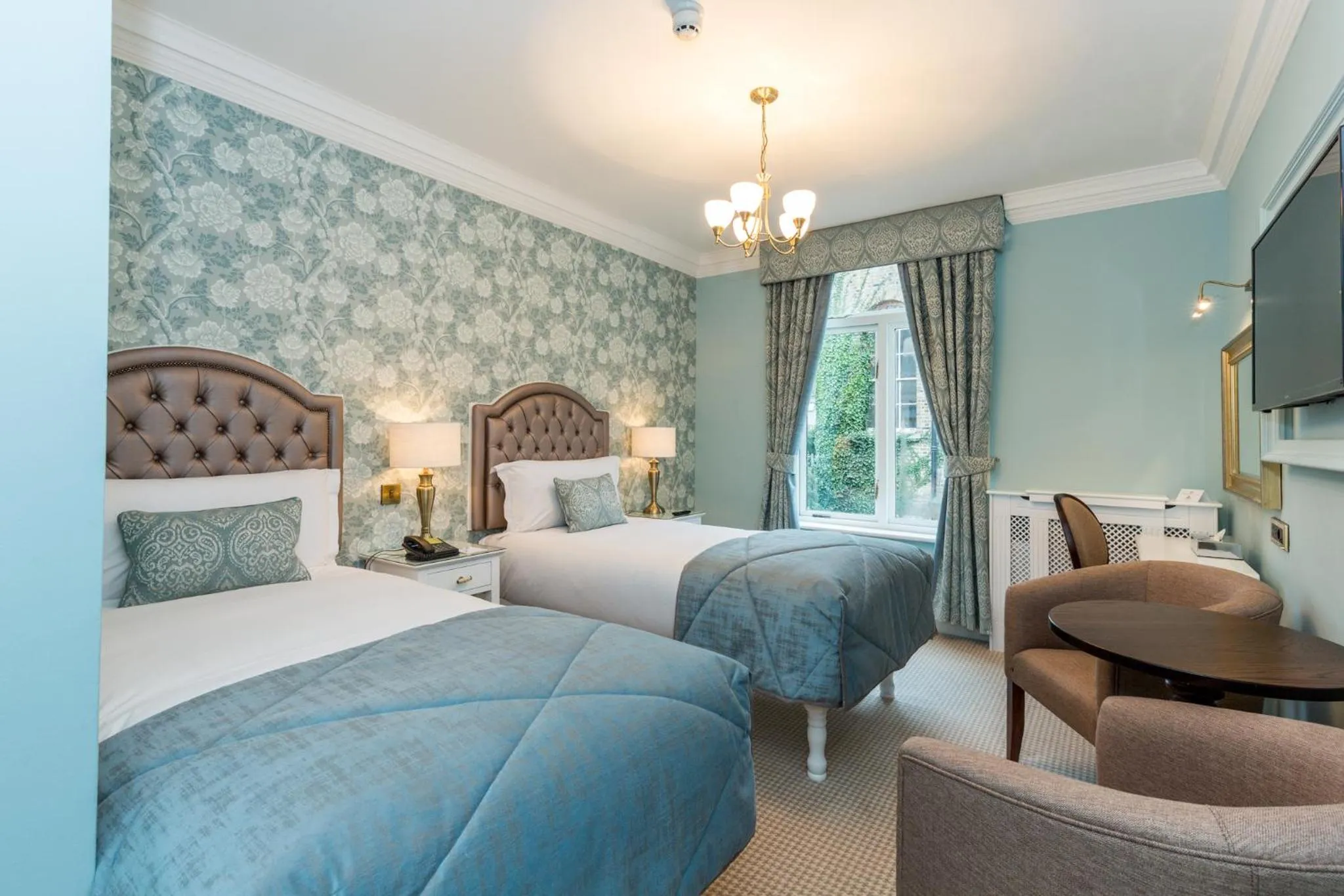 Bedroom, Bed in Stauntons on the Green Hotel