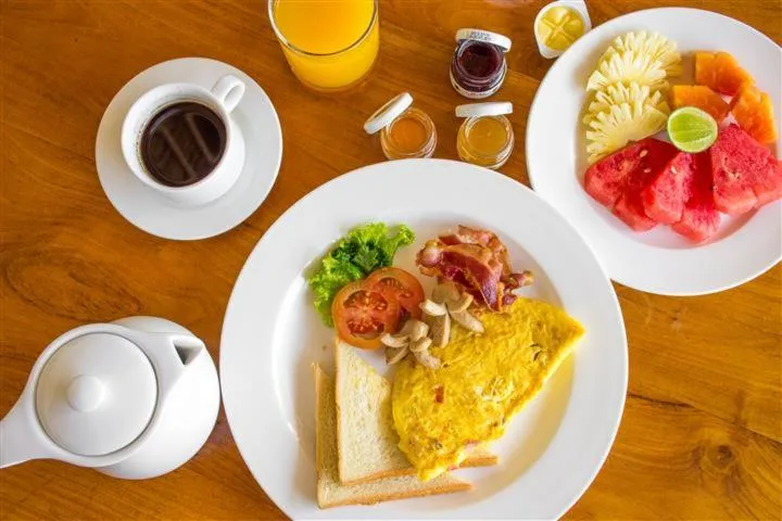 American breakfast in Kaluku Gili Resort