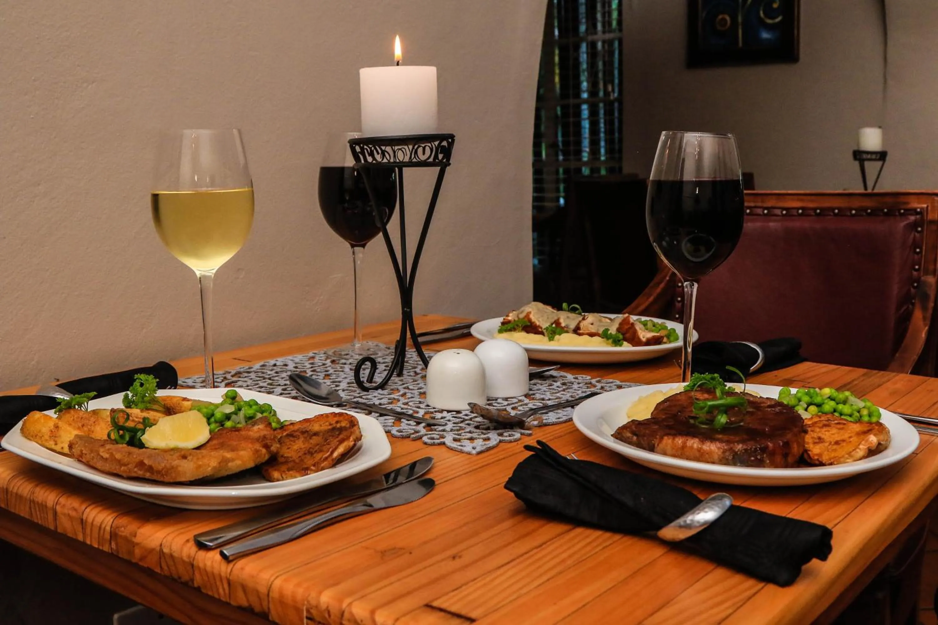 Restaurant/places to eat in Newcastle Country Lodge