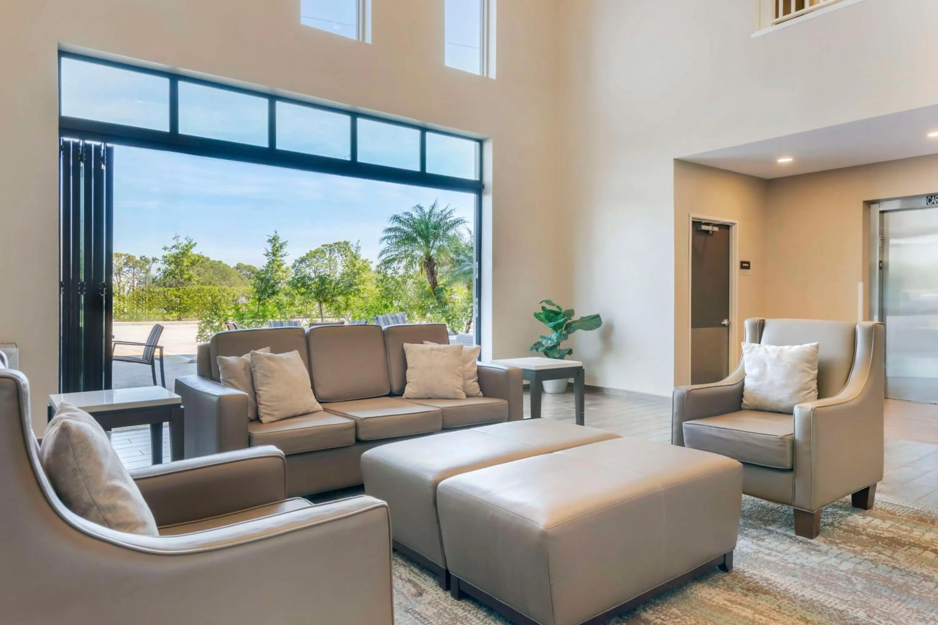 Lobby or reception in Magnolia Pointe; BW Signature Collection