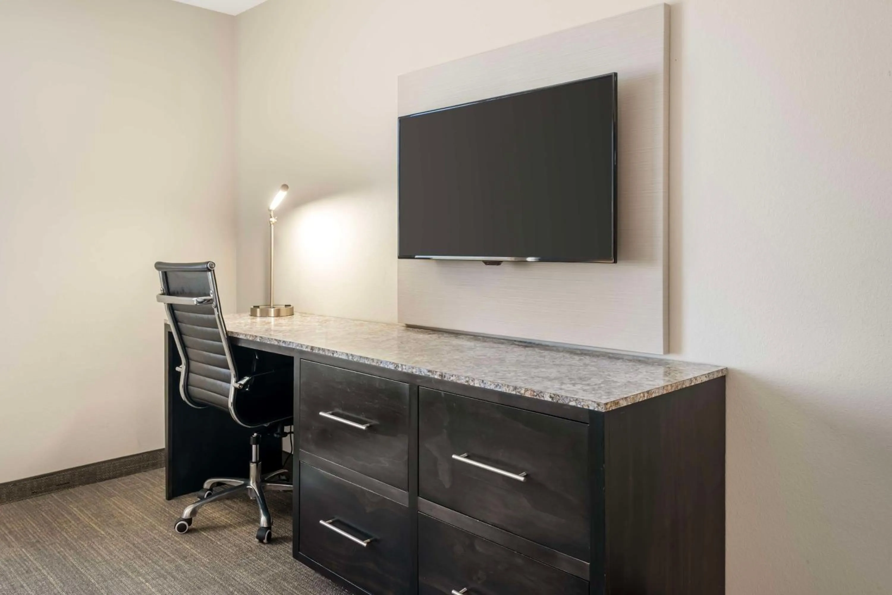 Bedroom in Magnolia Pointe; BW Signature Collection
