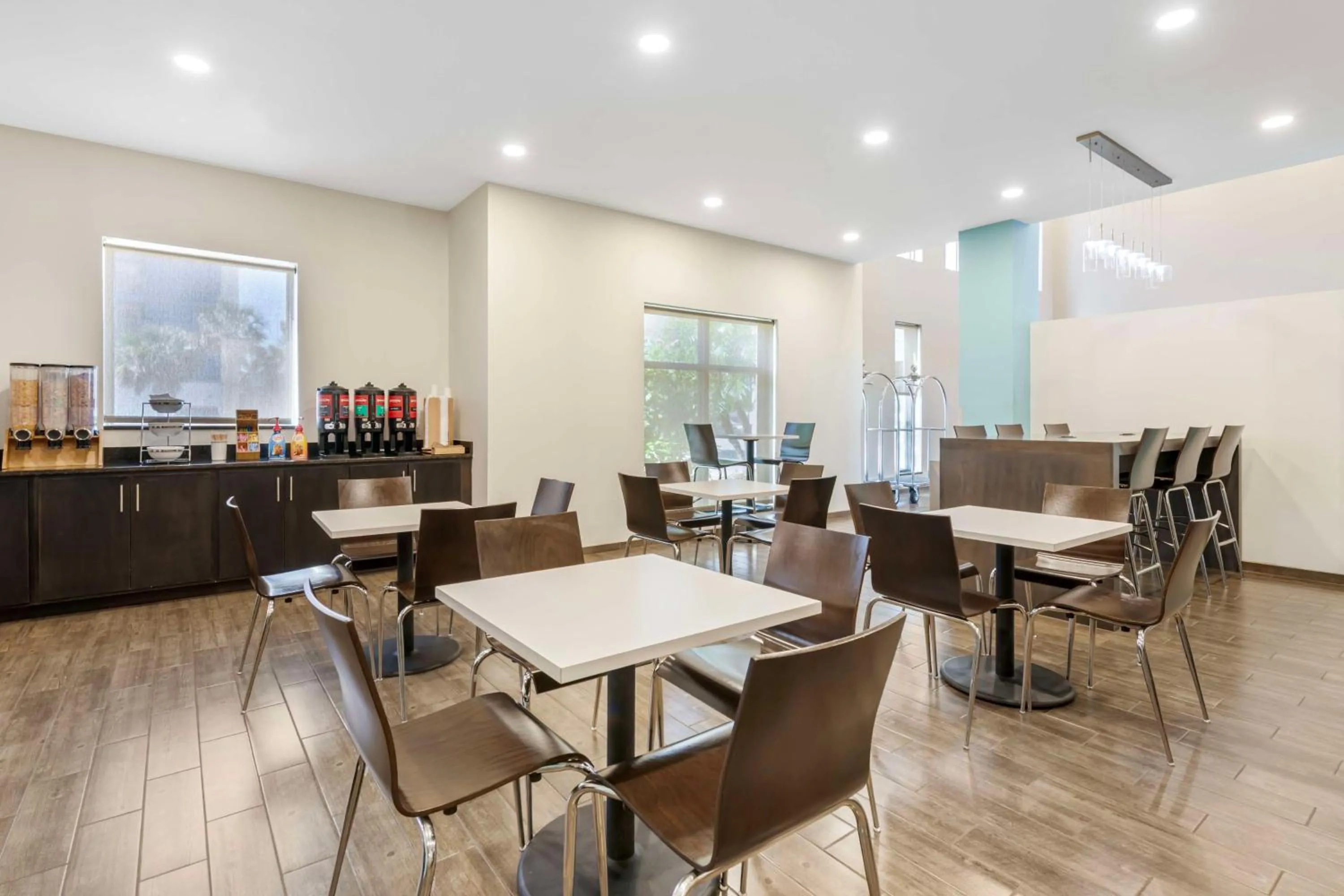 Breakfast in Magnolia Pointe; BW Signature Collection