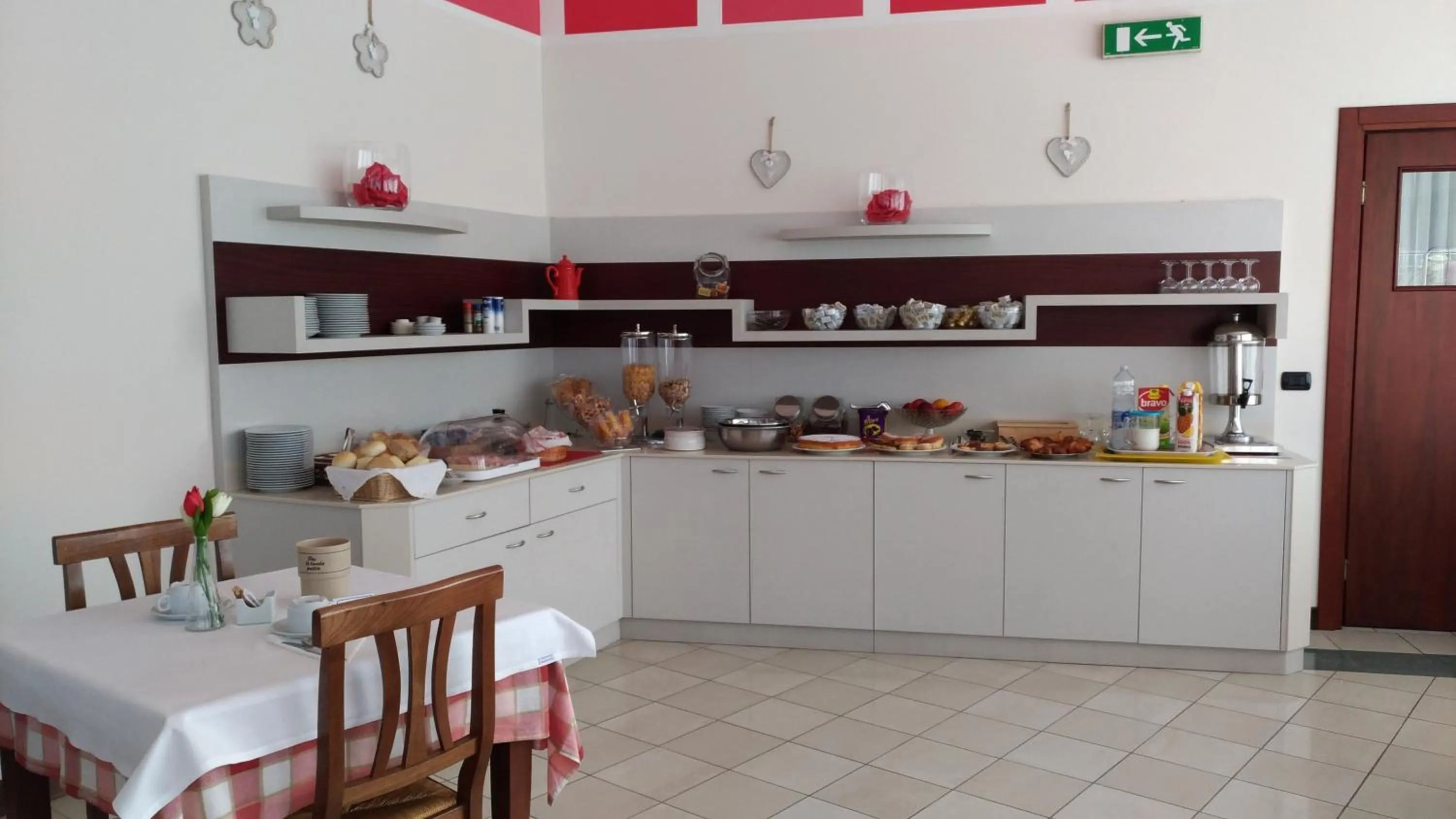 Restaurant/places to eat in Nettuno Residence Hotel