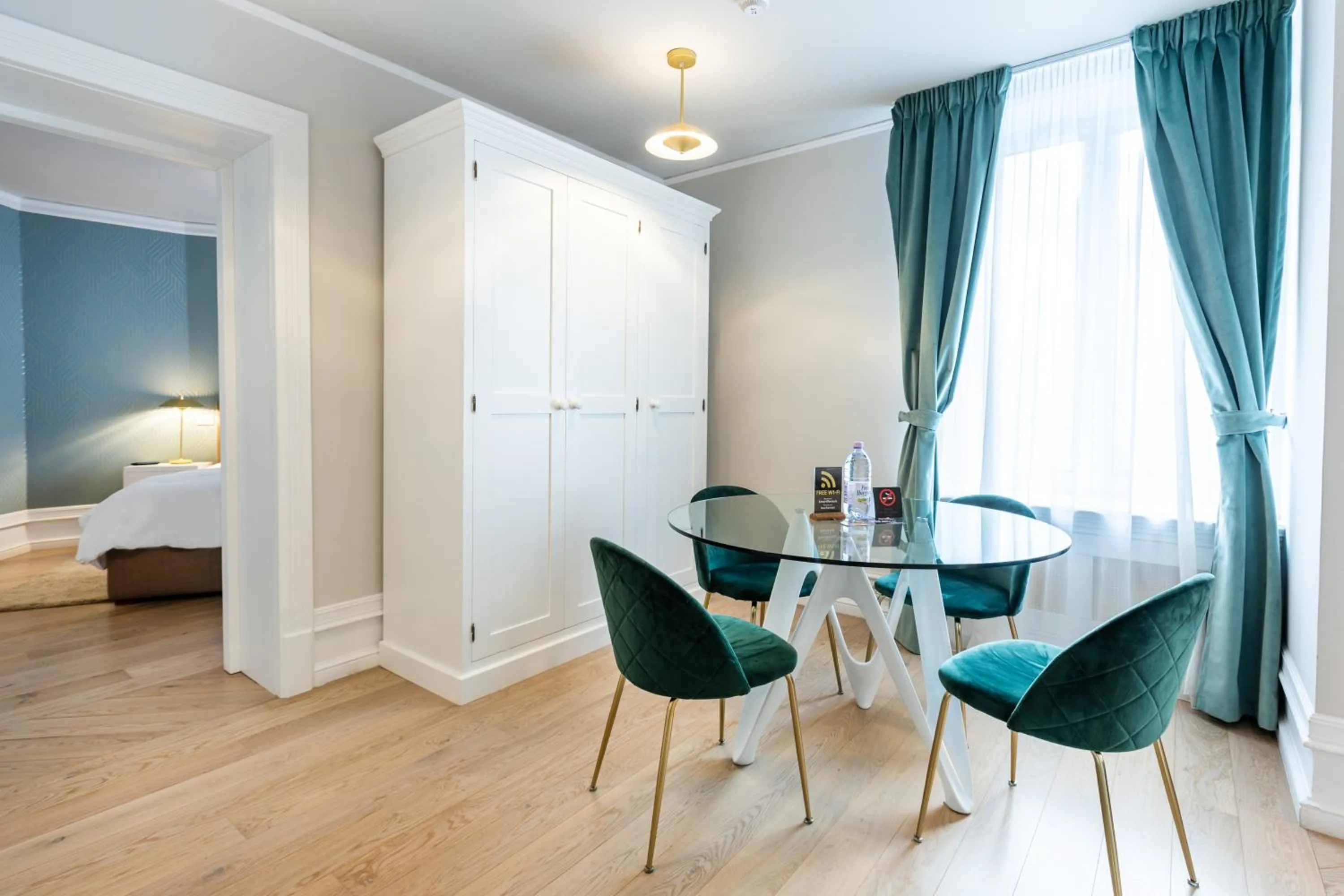 Dining area, Bed in Matisse Bucharest Old Town
