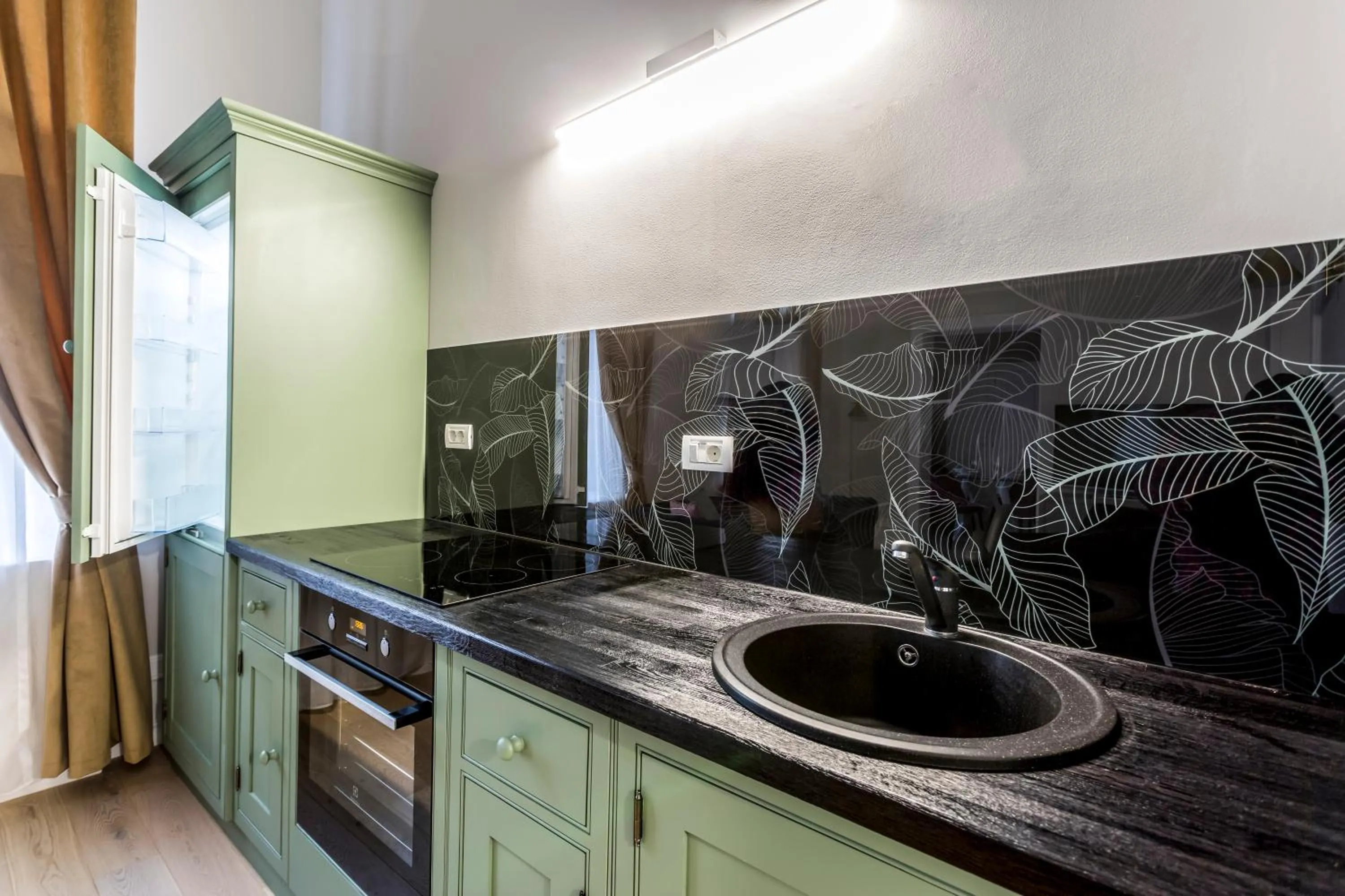 Kitchen or kitchenette in Matisse Bucharest Old Town