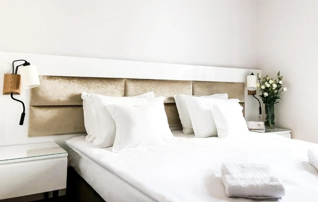 Photo of the whole room, Bed in The Sun by Lubicz