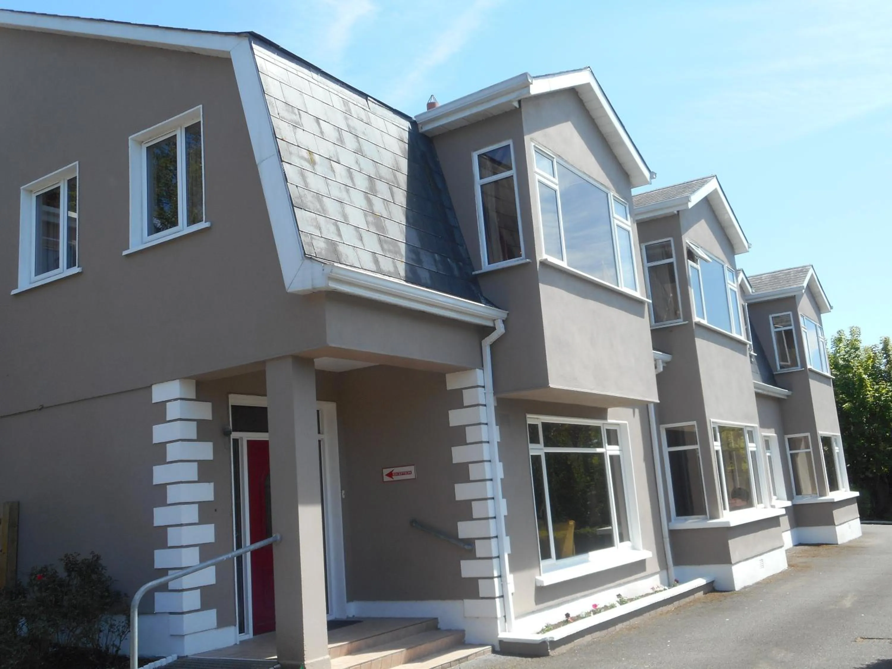 Property building in Diamond Hill Country House