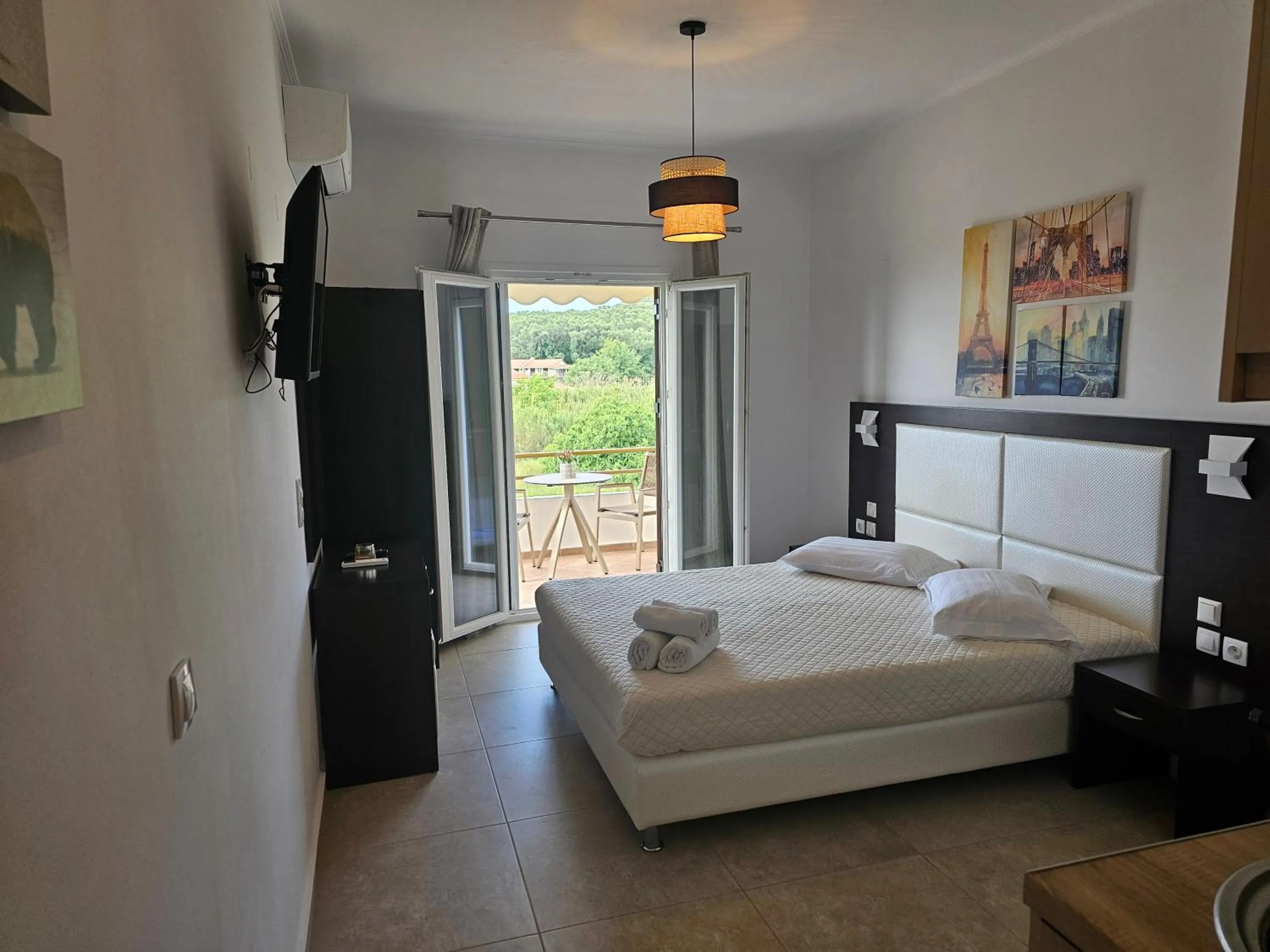 TV and multimedia, Bed in Villa Apollo