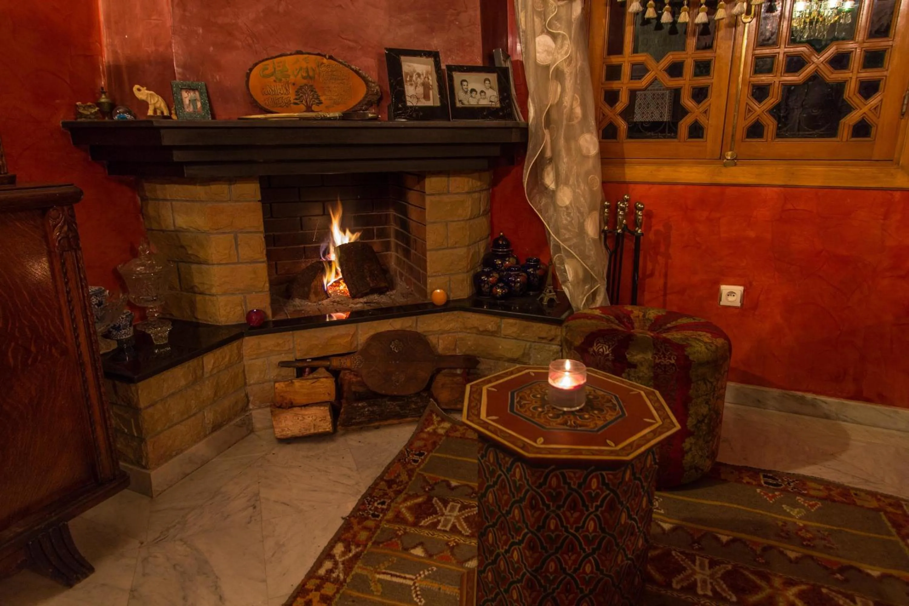 Communal lounge/ TV room in Riad Raouia HAMMAM & SPA