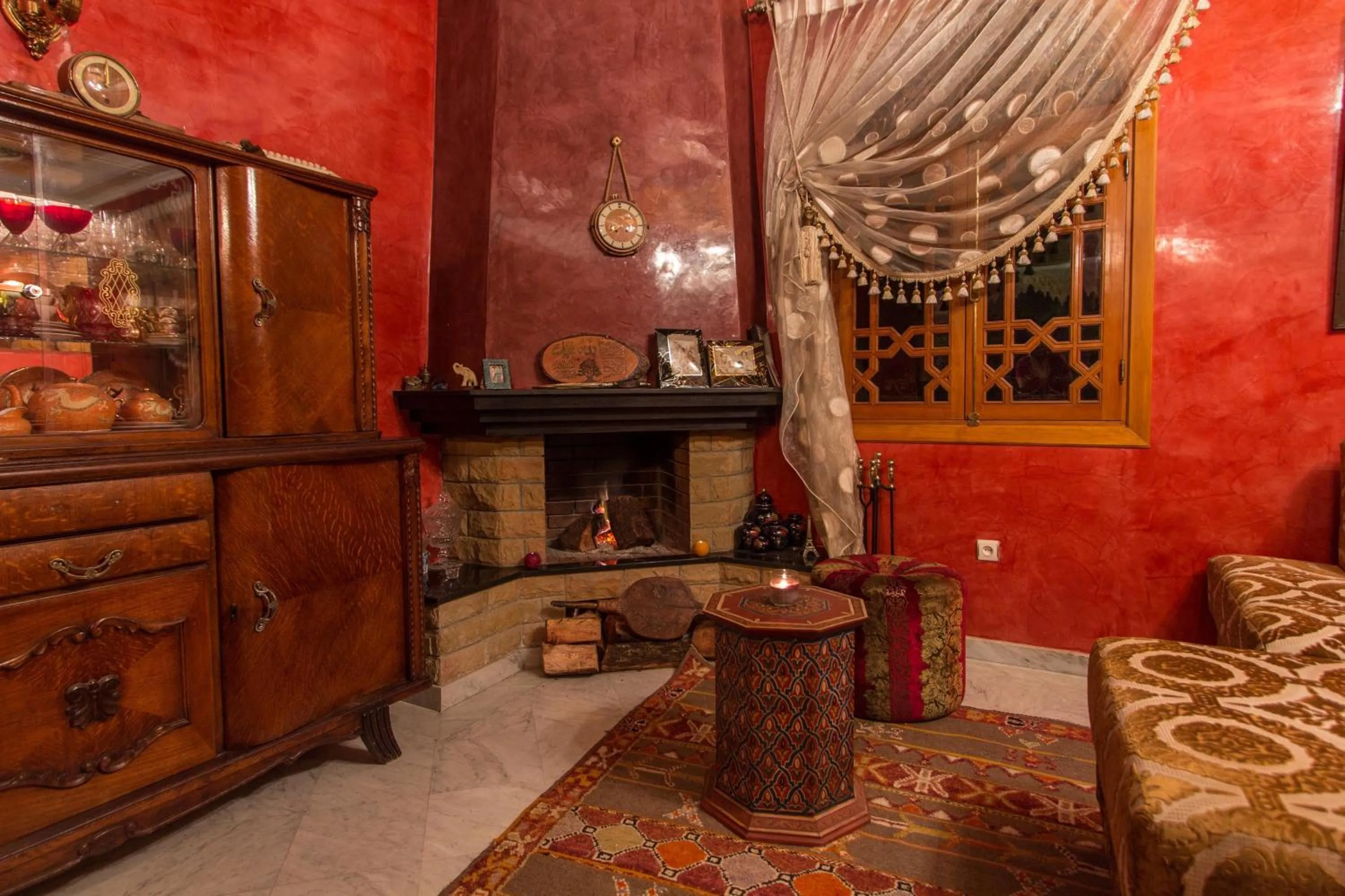 Communal lounge/ TV room in Riad Raouia HAMMAM & SPA