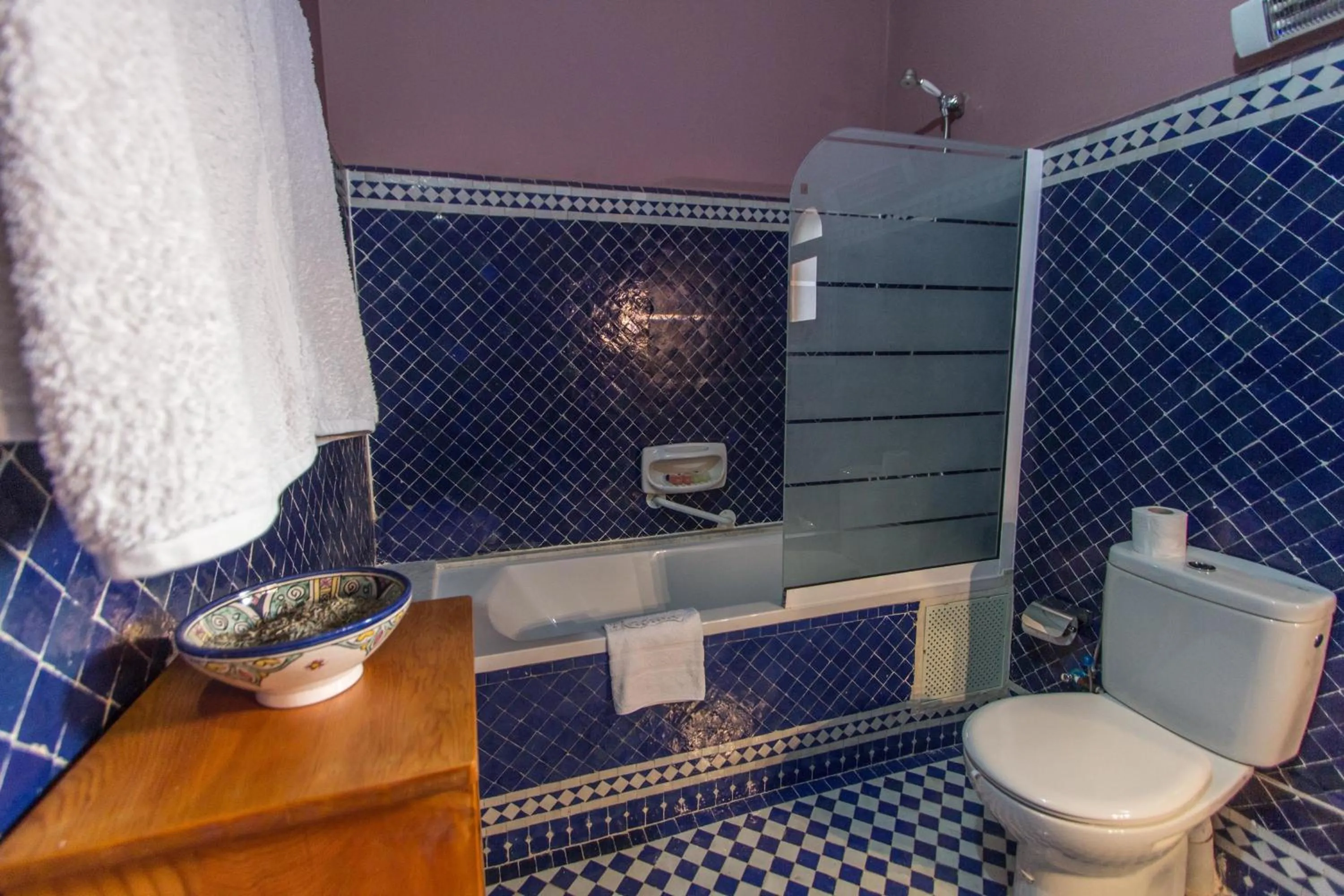 Bath in Riad Raouia HAMMAM & SPA