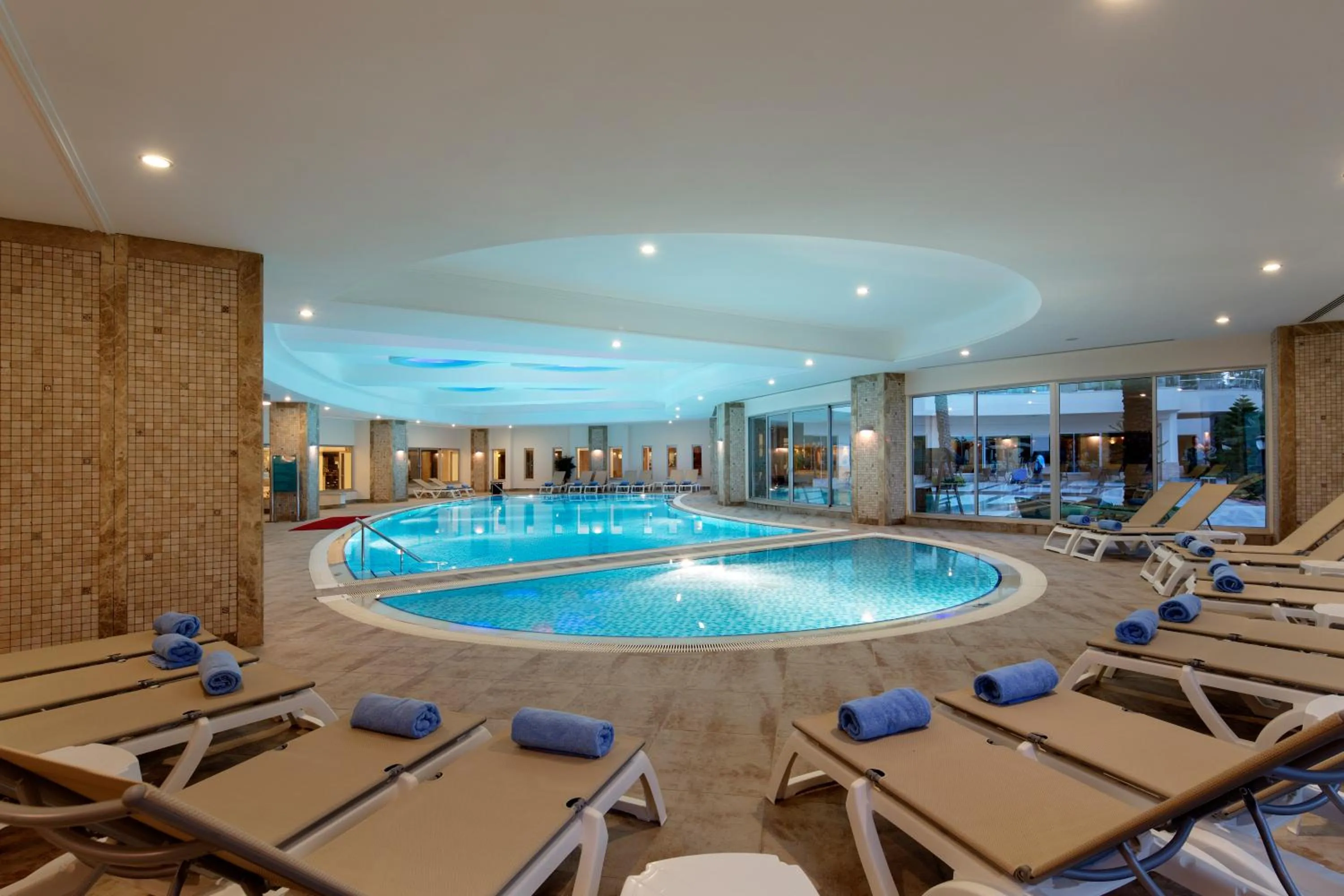 Swimming pool in Saphir Resort & Spa